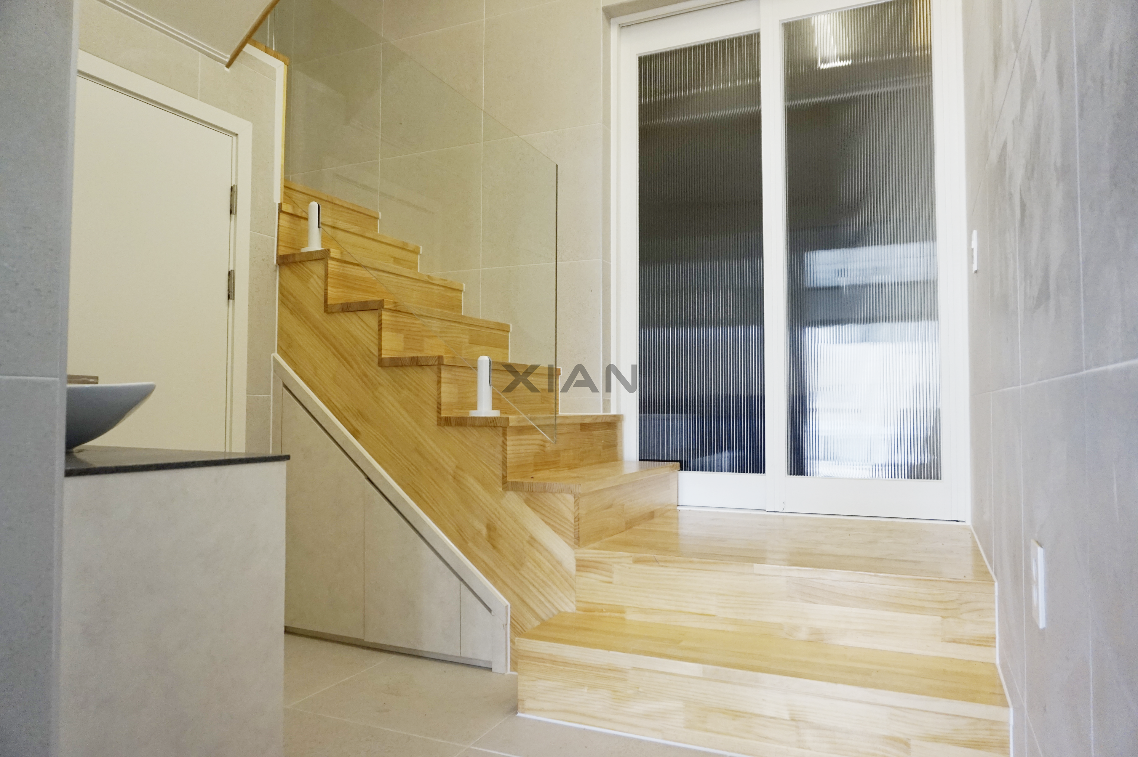 지하 1층 현관 입구