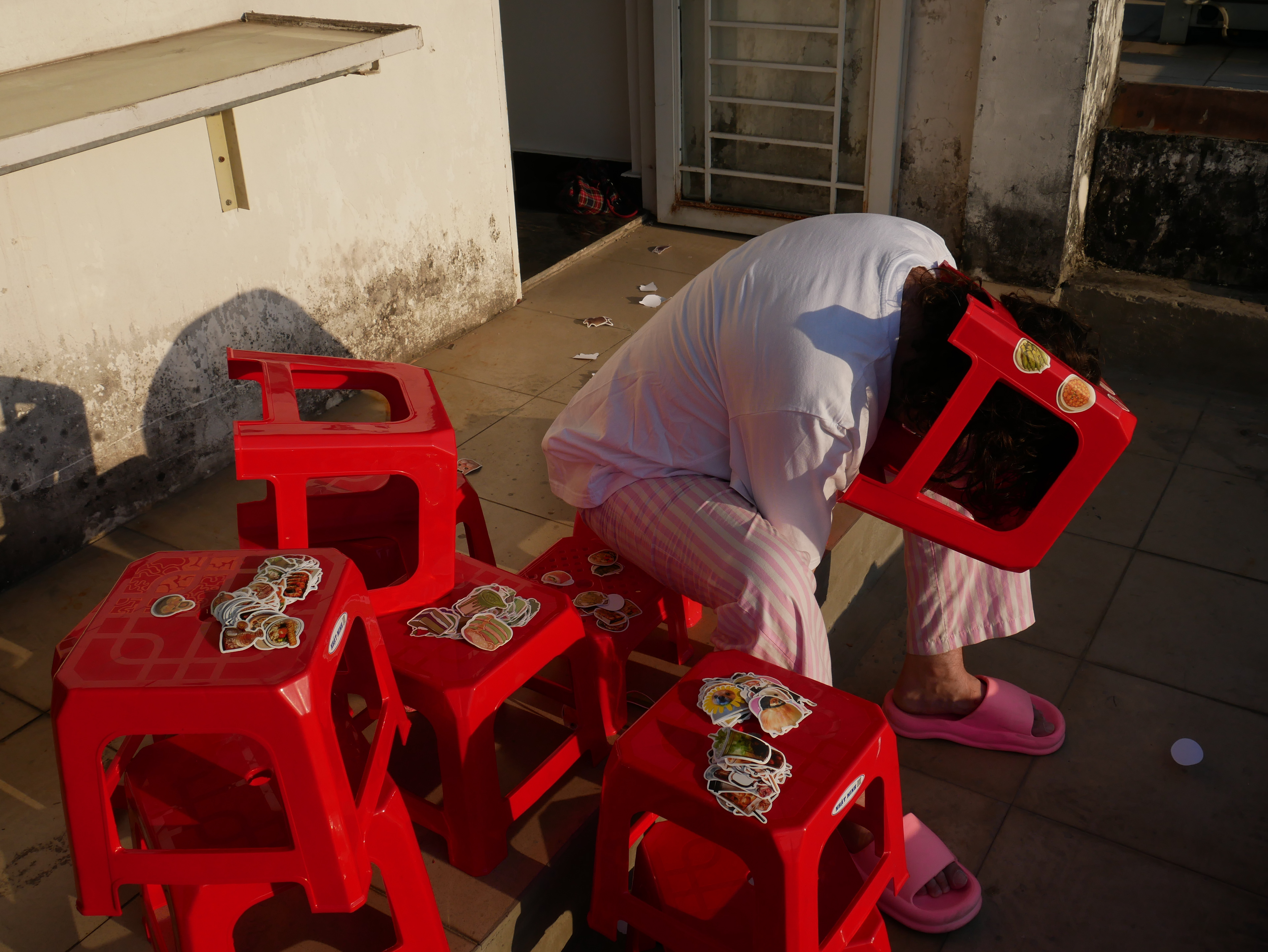 The images presented here stem from research and exploration. They do not constitute the realization of the work; in my practice, the proposal itself serves as the work.