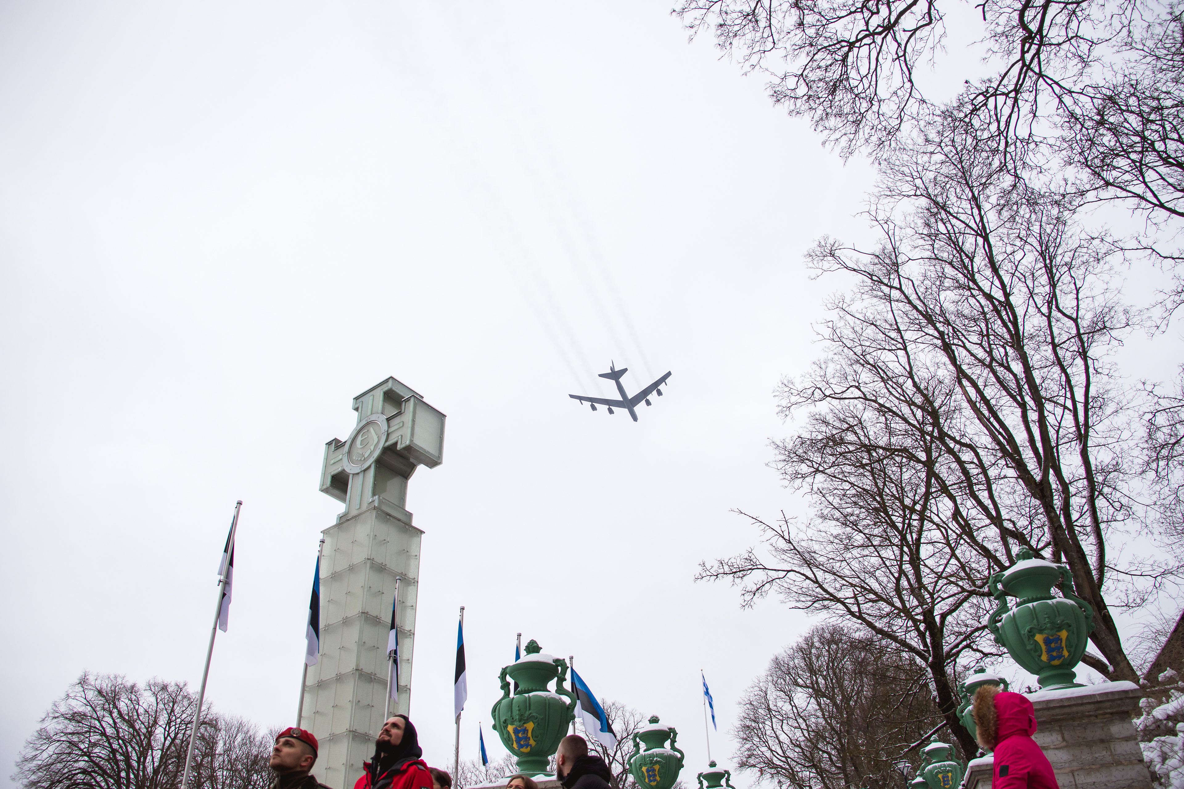 24.02.2023, Tallinn, EST. Boeing B-52 Stratofortress flying over the Freedom Square in celebration of Estonia's 105 years of independence. Photo: Martin Pedaja/ © Kaitsevägi