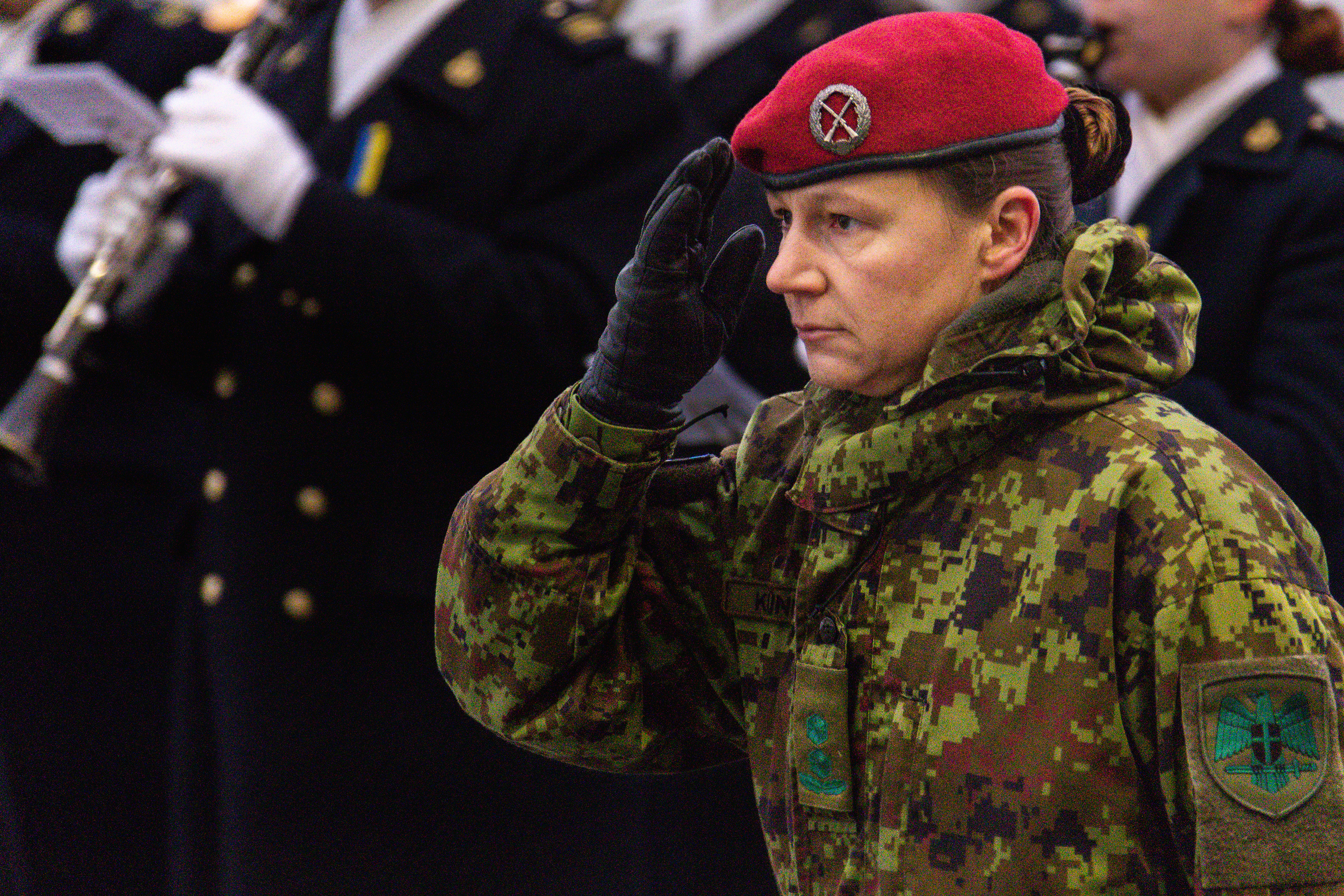 11.01.2023, Paldiski, EST. Lieutenant colonel Margot Künnapuu, Commander of the Guard Battalion, saluting during a lineup. Photo: Martin Pedaja/ © Kaitsevägi