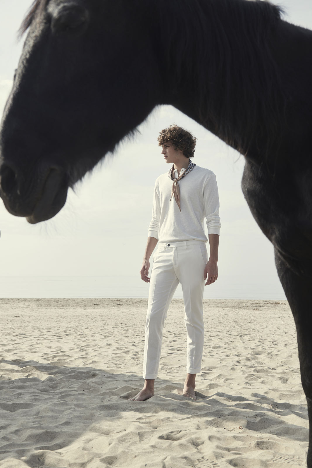 Client: BSETTECENTO Agency: DIRECT CLIENT | Embraced untamed elegance with a summer shoot featuring horses on the beach, blending wild beauty with refined sophistication for Bsettecento’s seasonal collection.