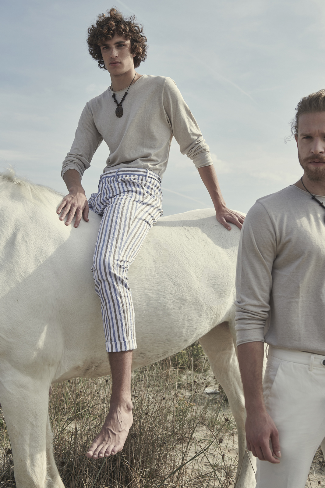Client: BSETTECENTO Agency: DIRECT CLIENT | Embraced untamed elegance with a summer shoot featuring horses on the beach, blending wild beauty with refined sophistication for Bsettecento’s seasonal collection.