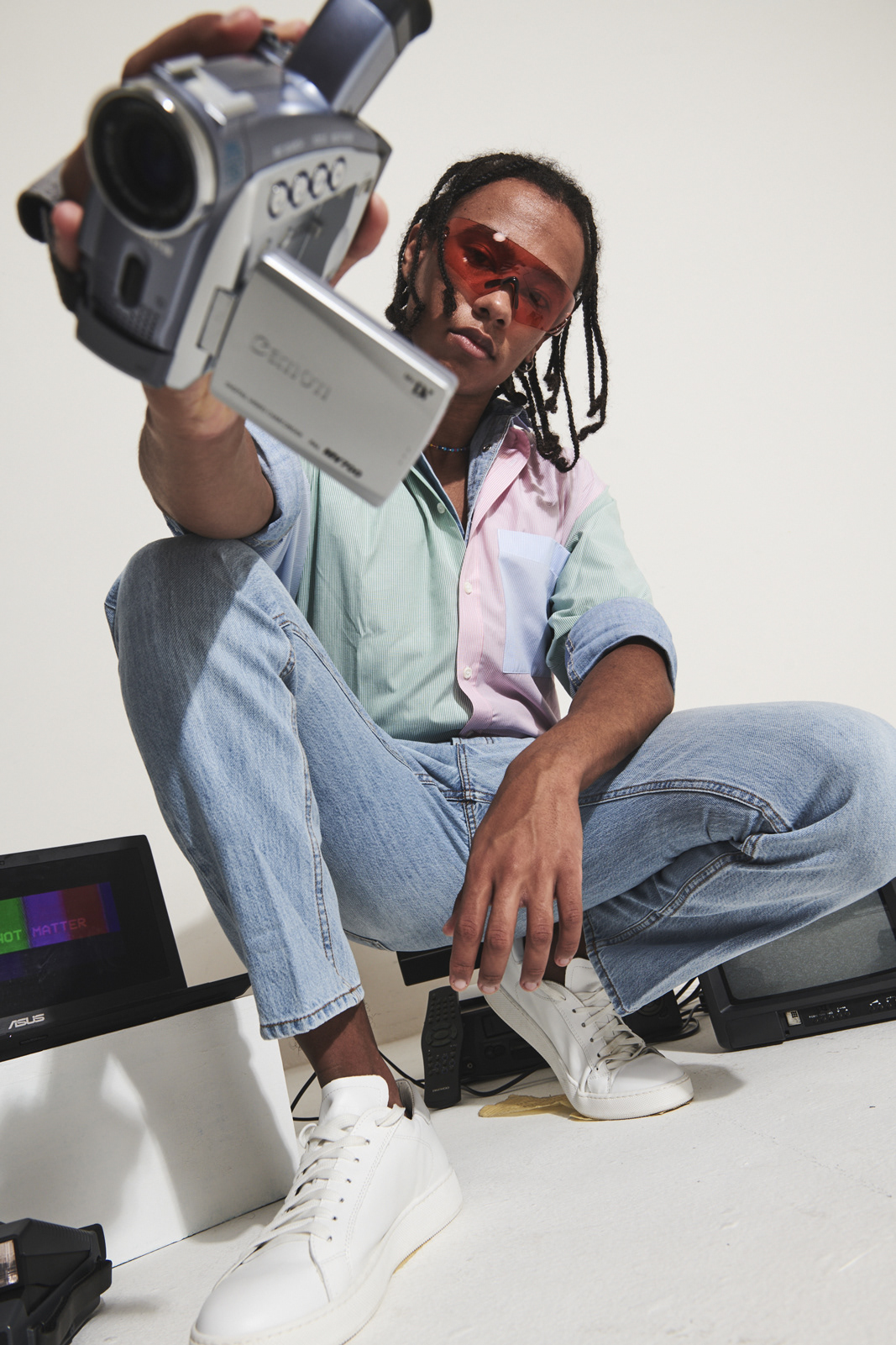 Client: BSETTECENTO Agency: DIRECT CLIENT | Highlighted individuality through a multi-subject campaign, portraying diverse characters—like a videographer, basketball enthusiast, and anime lover—each embodying their unique passions alongside Bsettecento’s style.