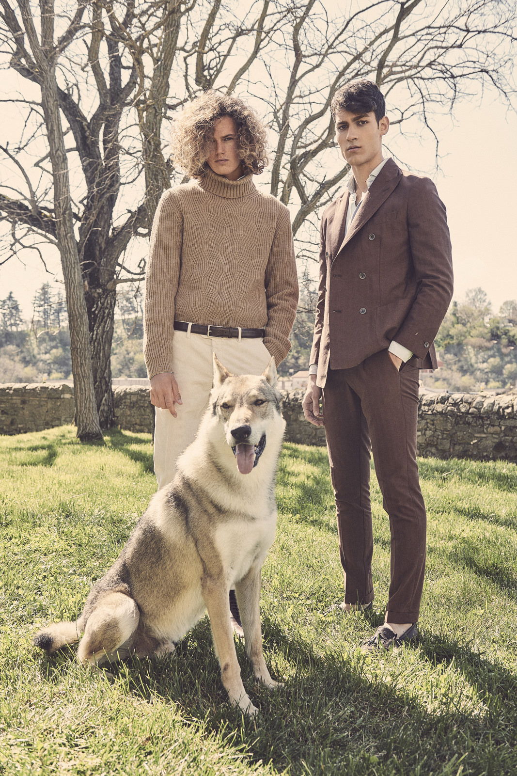 Client: BSETTECENTO Agency: DIRECT CLIENT | Set against a medieval stone tower surrounded by lush greenery, this campaign paired two models with a majestic wolf, creating a striking visual narrative that celebrated nature and sophistication.