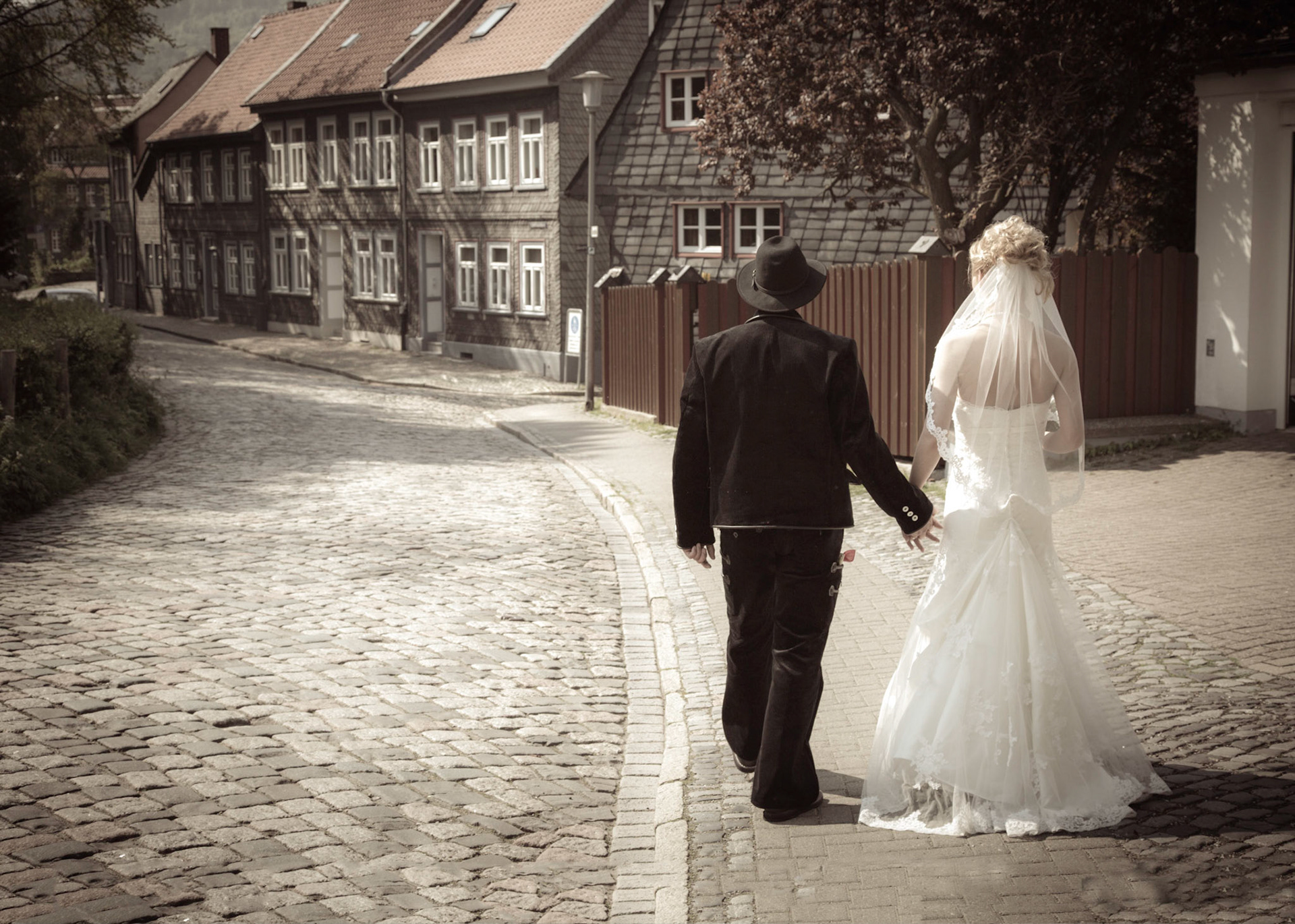 Hochzeit Katharina & Mike; Themenshooting: Schiefer. Spaziergang durch Goslars Altstadt.