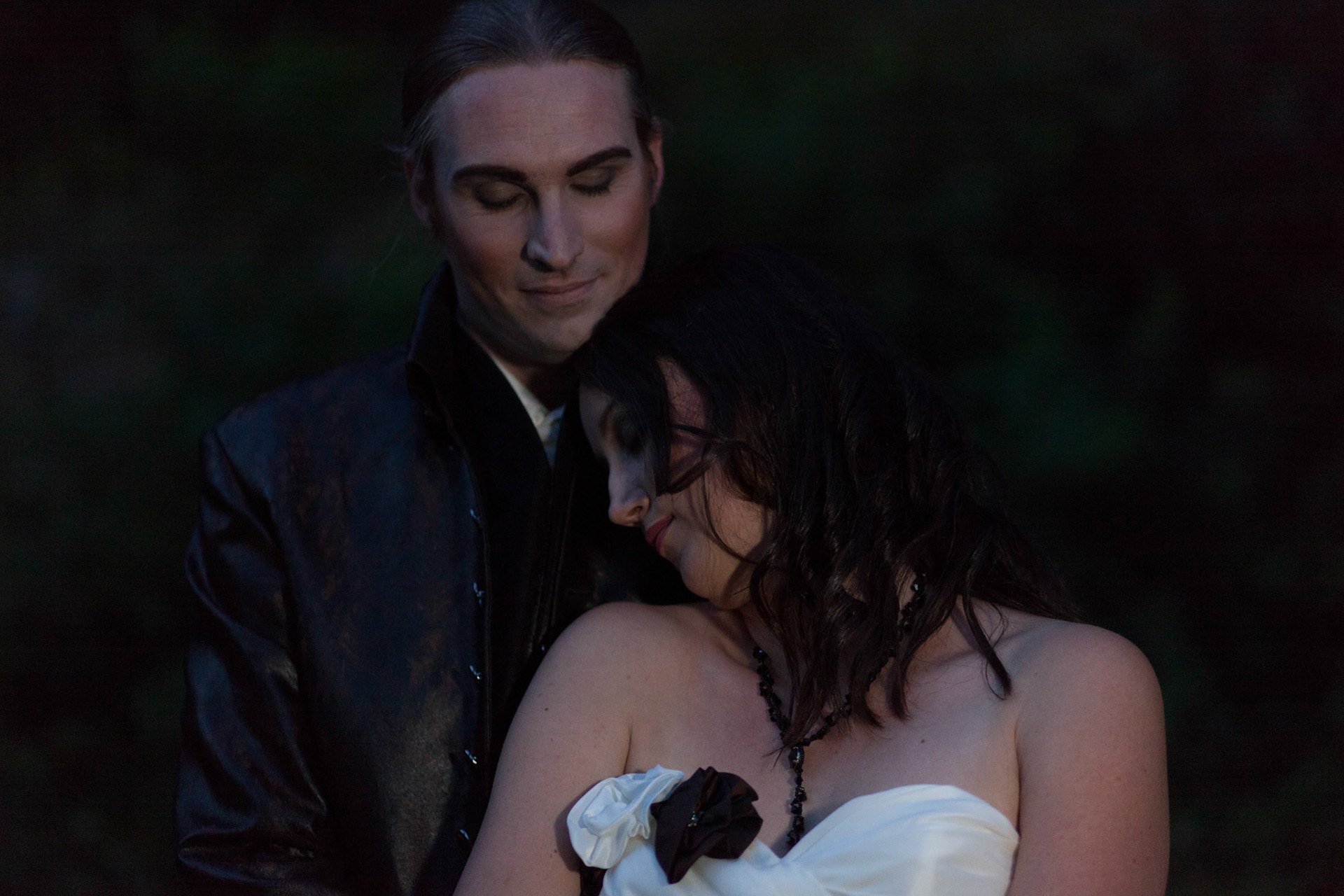 Shooting vom 3. August 2013 am Radau Wasserfall bei Bad Harzburg.
Auswahl Kunde für die Weiterbearbeitung.
Vampire Style best of