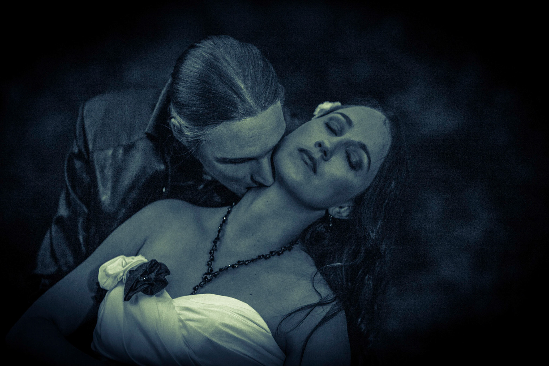 Shooting vom 3. August 2013 am Radau Wasserfall bei Bad Harzburg.
Auswahl Kunde für die Weiterbearbeitung.
Vampire Style best of