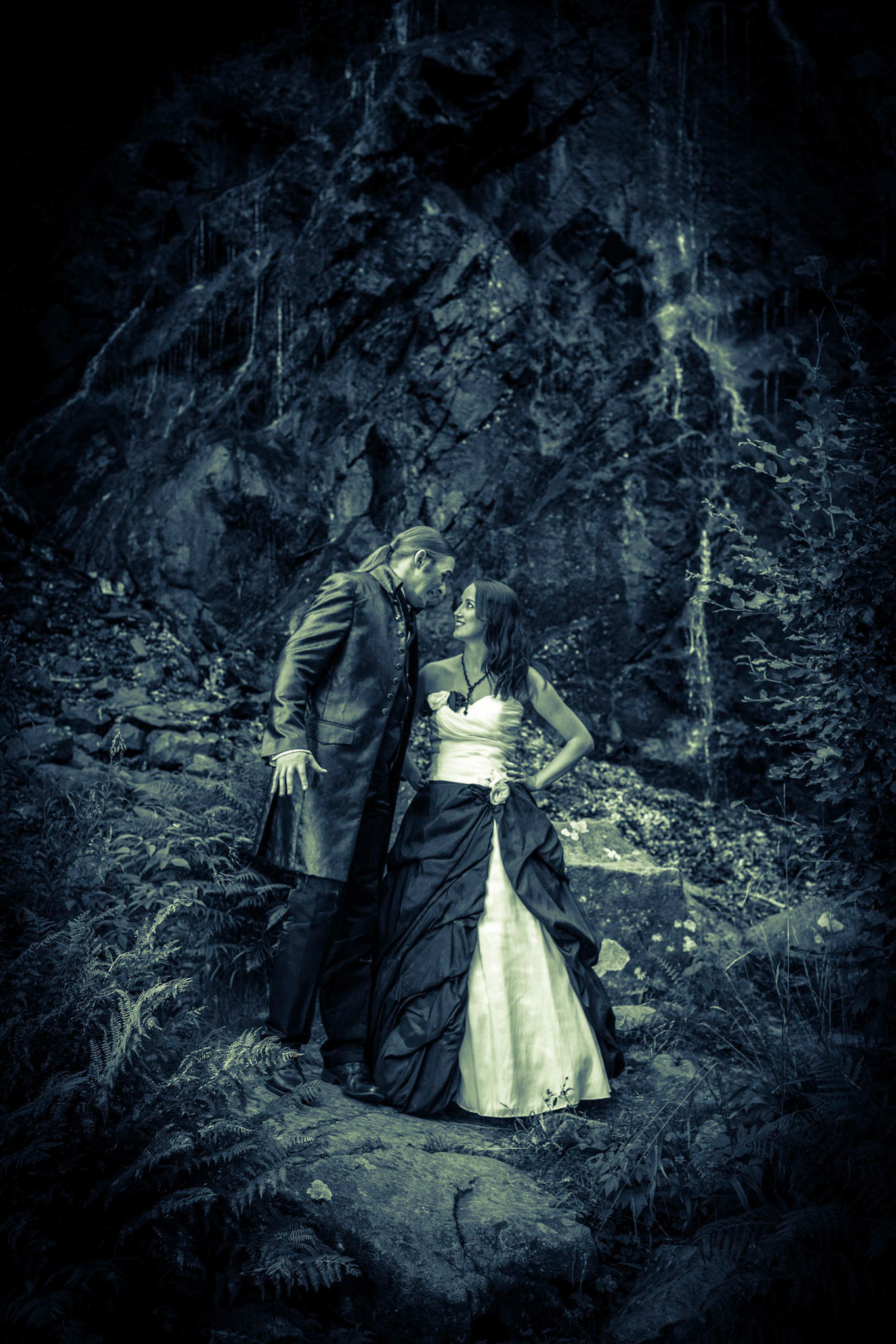 Shooting vom 3. August 2013 am Radau Wasserfall bei Bad Harzburg.
Auswahl Kunde für die Weiterbearbeitung.
Vampire Style best of