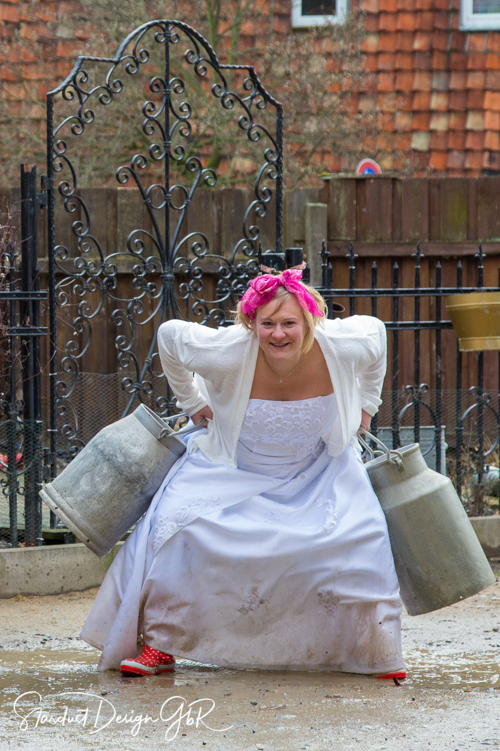Bäuerin Julia - Trash the Dress Shooting auf dem Bauernhof