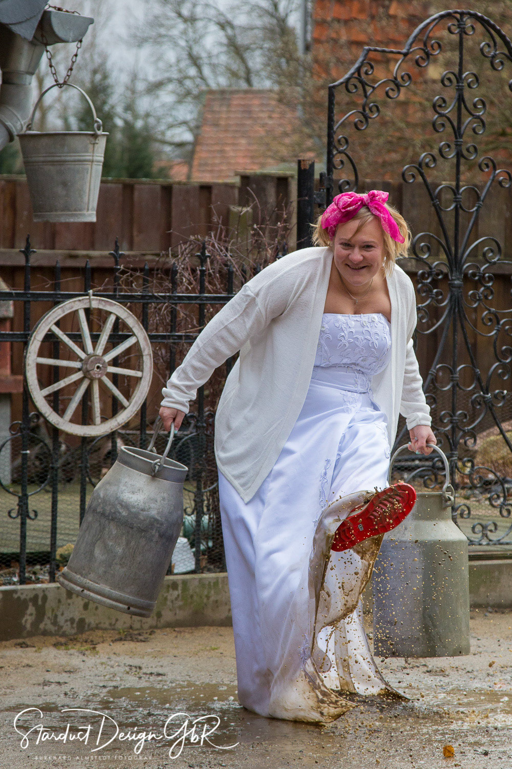 Bäuerin Julia - Trash the Dress Shooting auf dem Bauernhof
