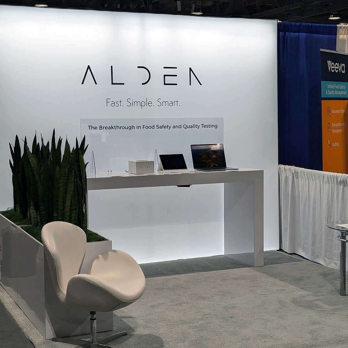 Art directed the design of a clean, modern booth—overseeing every detail from structure to accessories and furniture—in close collaboration with the Alden team.