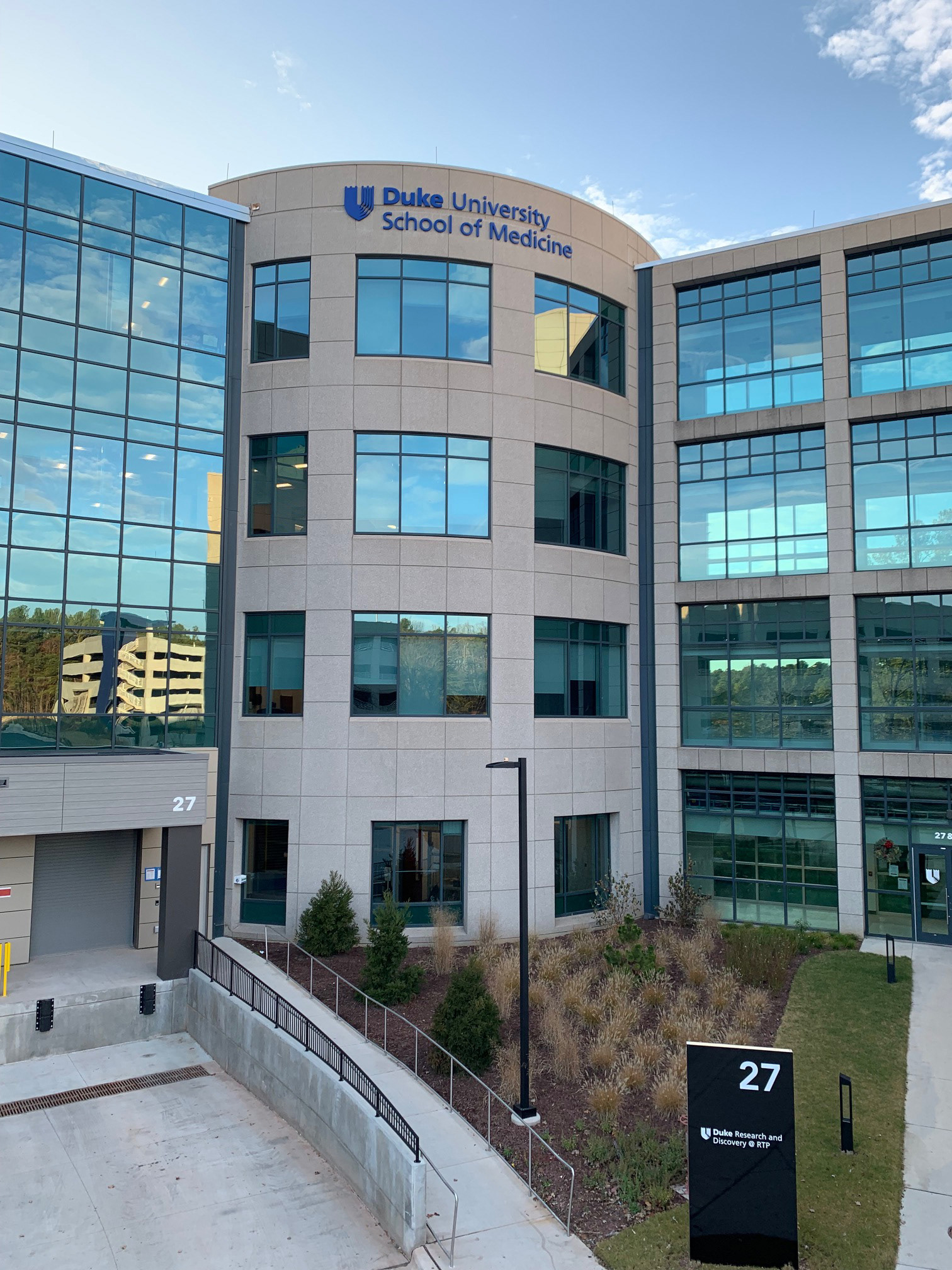 Duke University School of Medicine / Duke Research and Discovery @ RTP exterior logo and temporary monument • Durham, NC