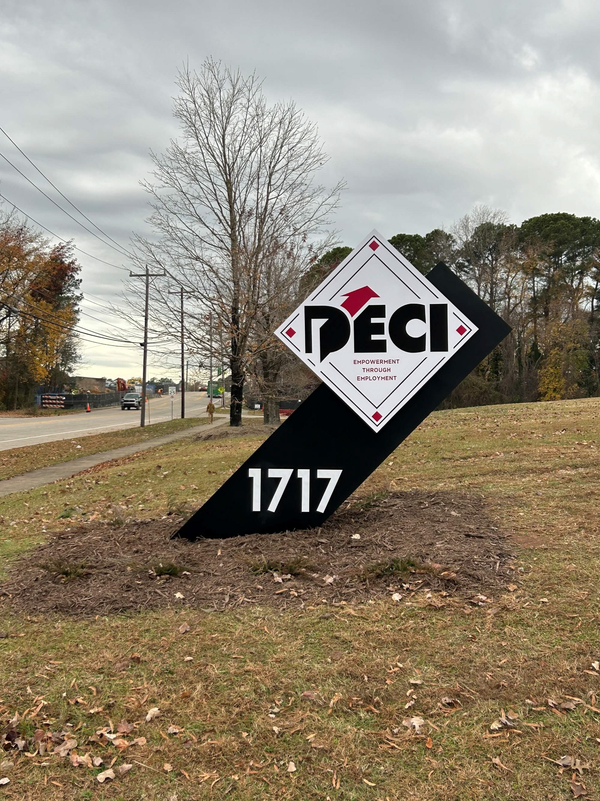 Non-illuminated monument, aluminum and steel construction • DECI • Durham, NC