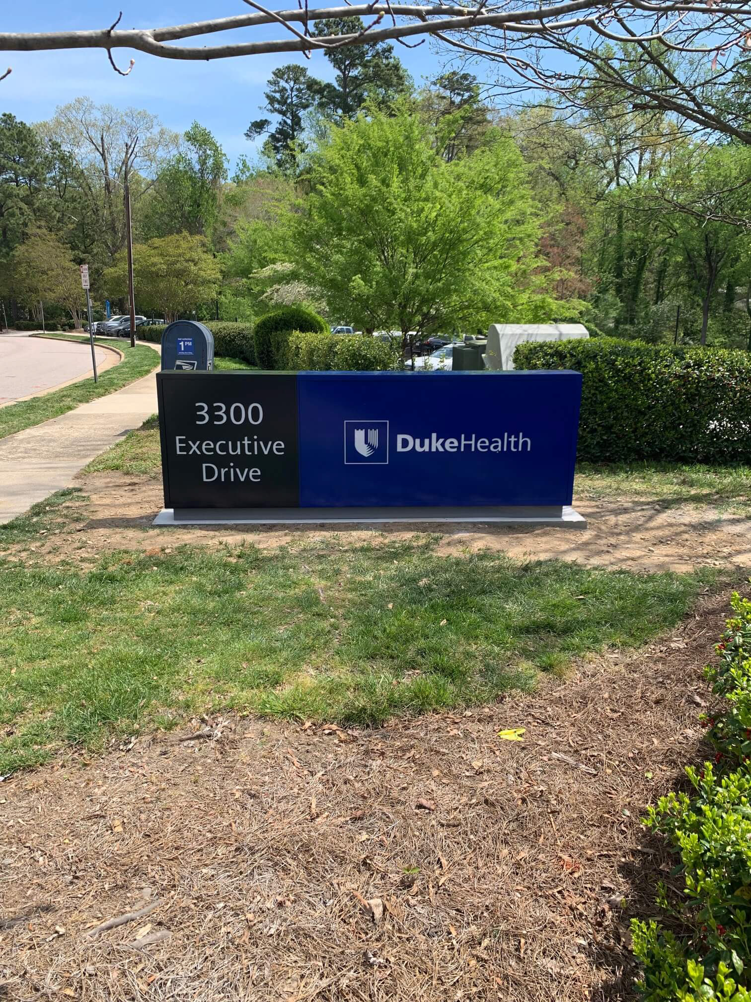 Fabricated aluminum, internally illuminated ground sign • Duke Raleigh Hospital, MOB 9 • Raleigh, NC