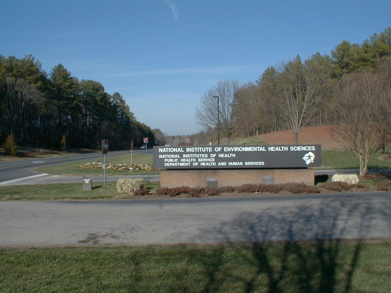 Cabinet-style monument with applied vinyl graphics and external ground lighting • NIEHS • Durham, NC