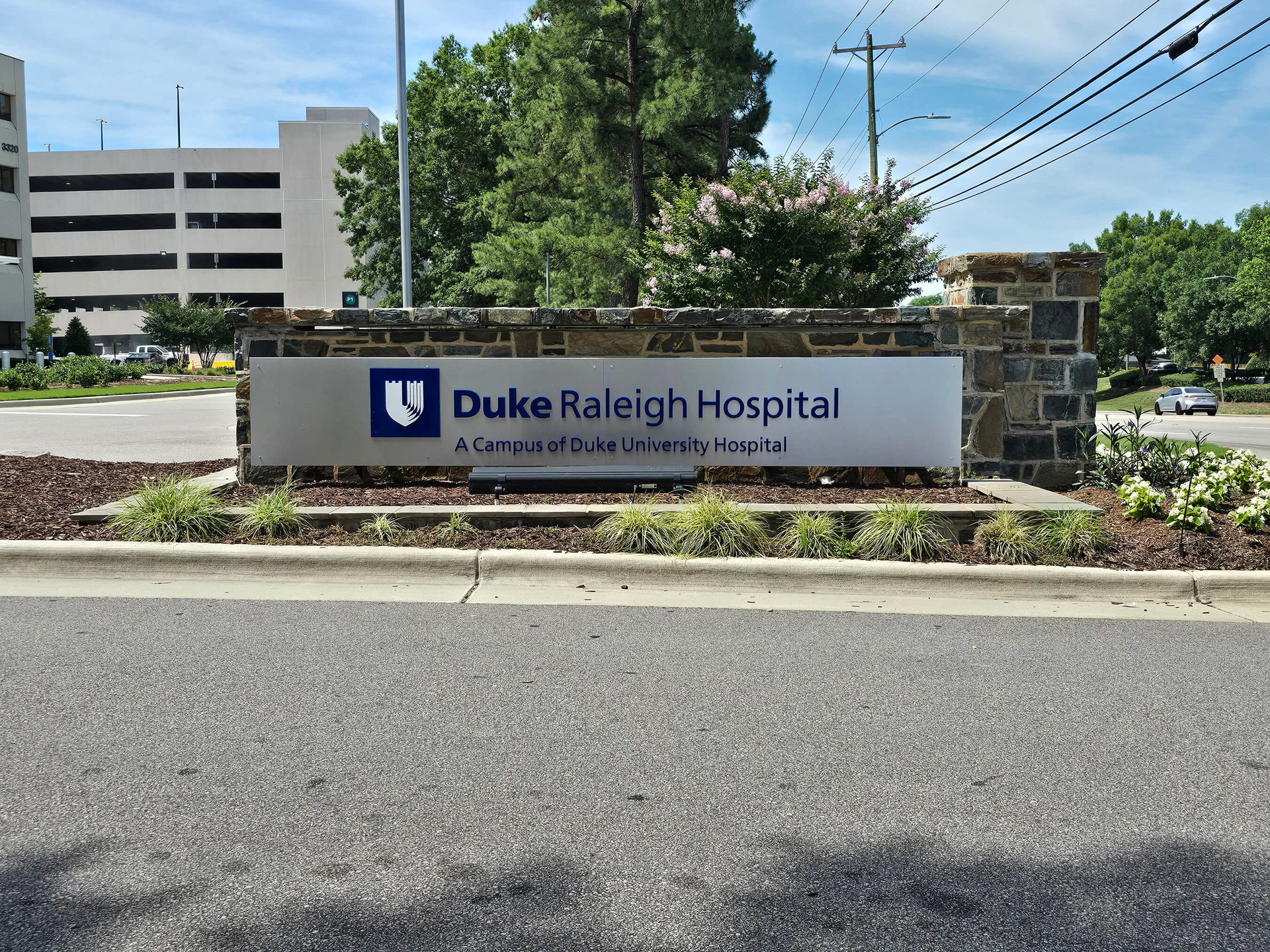 Monument retrofit with brushed aluminum ACM panels and dimensional graphics • Duke Raleigh Hospital • Raleigh, NC