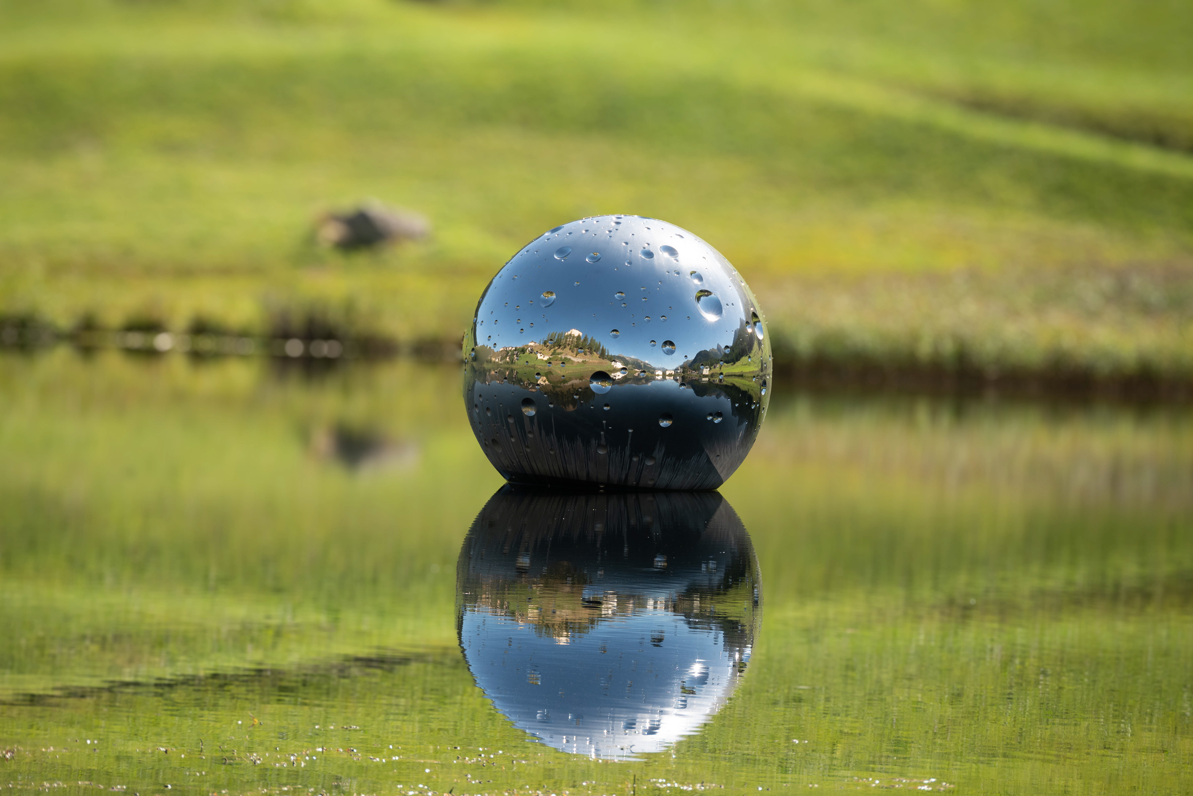 Reflexionen des Himmels: Skulptur als Spiegelbild der Natur