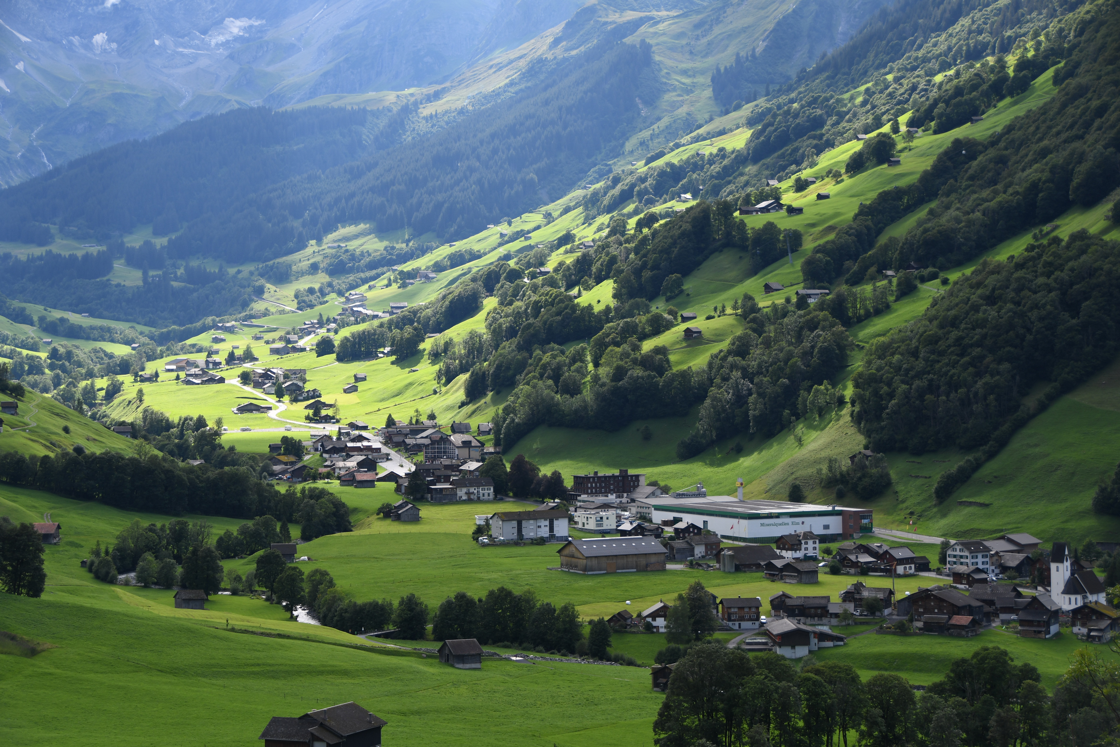 Alpines Idyll: Blick ins Tal von Elm