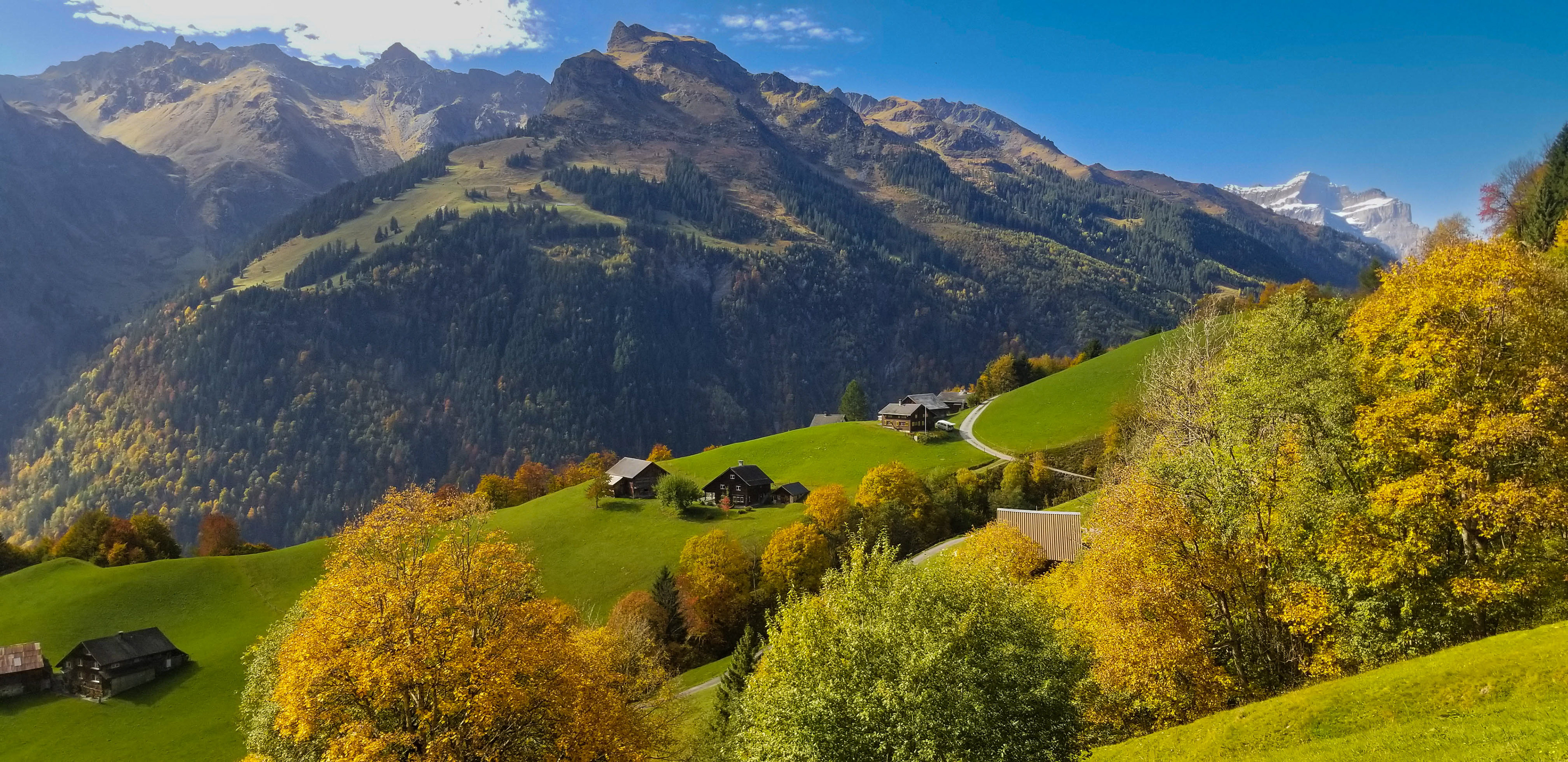 Weissenberge: Ein herbstlicher Blick ins Glarnerland
