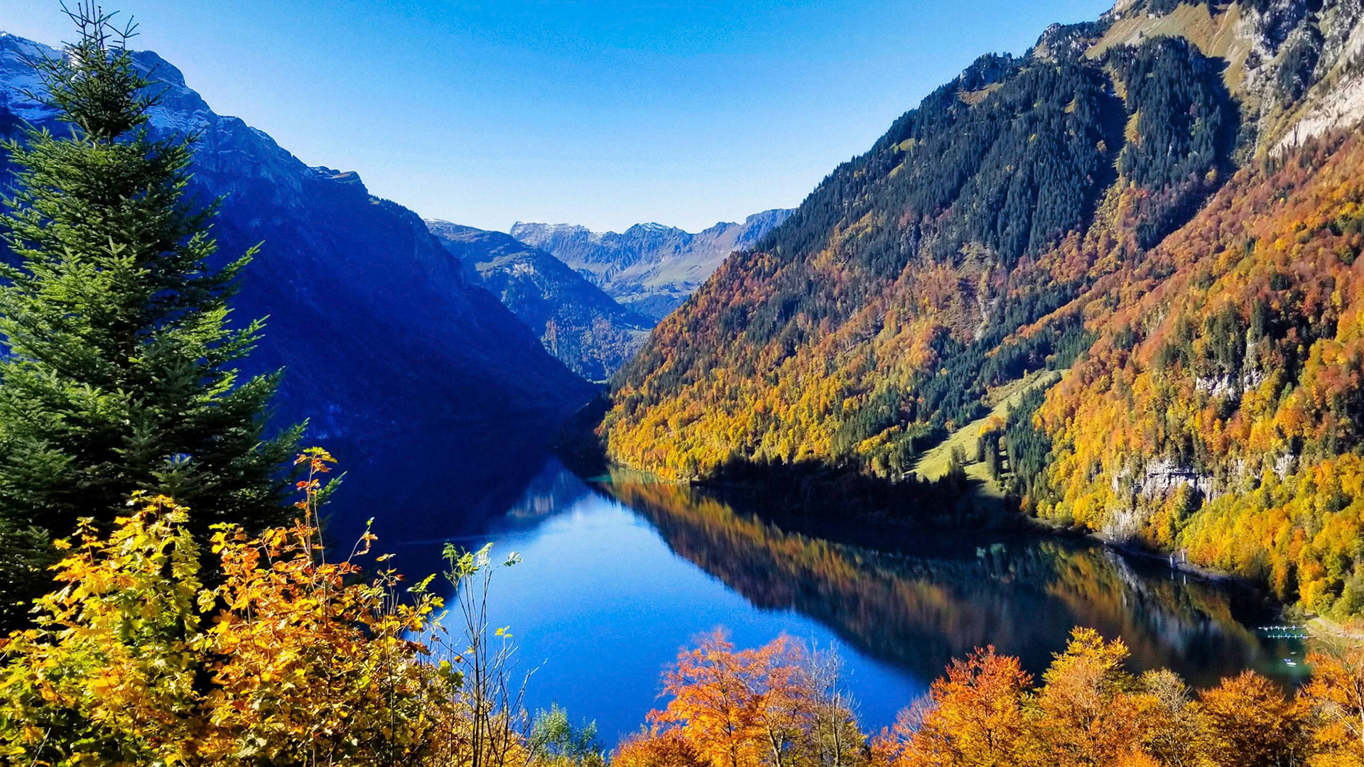 Farbenpracht am Klönthalersee