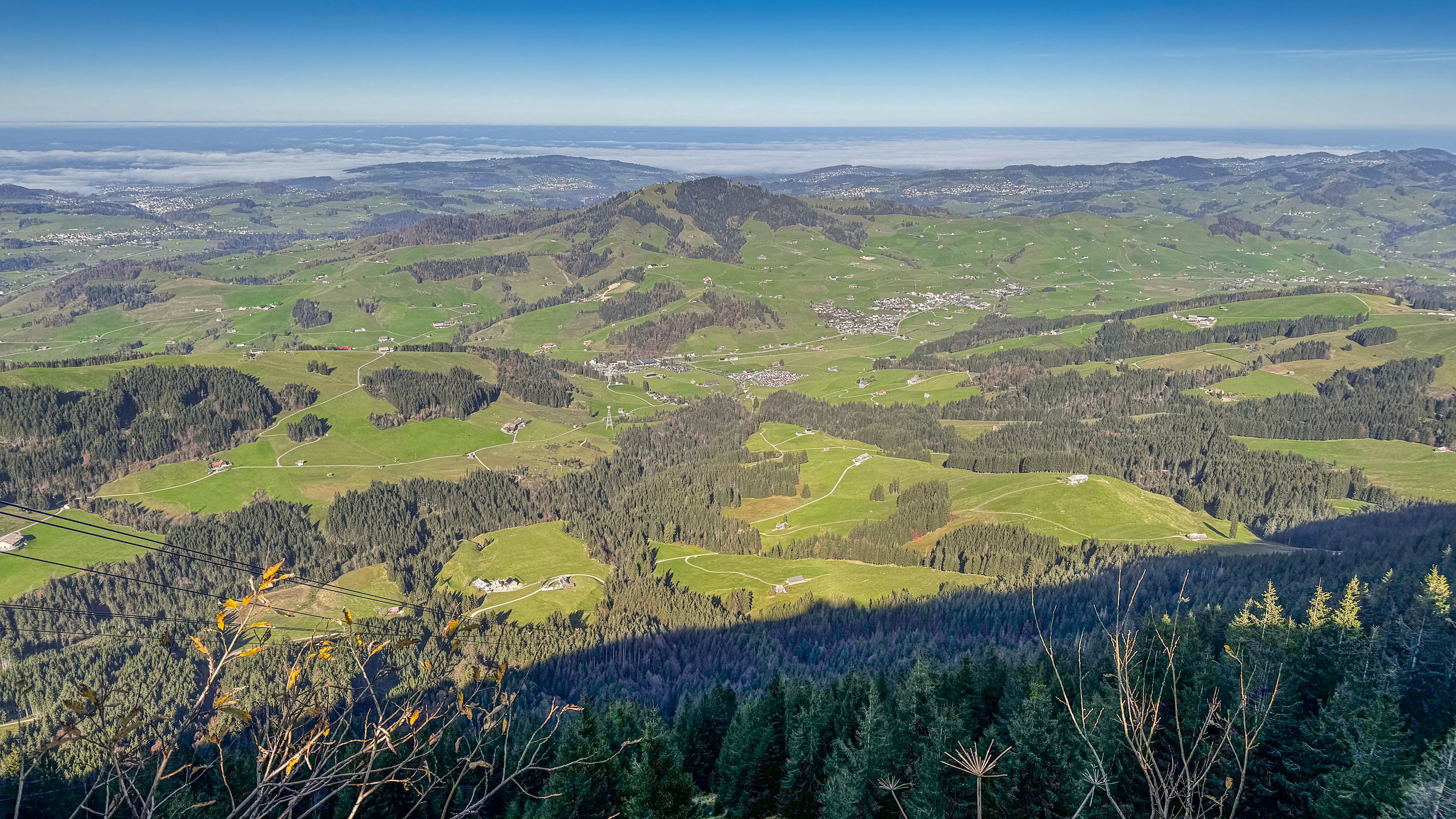 Kronberg-Panorama: Ein Blick über grüne Täler