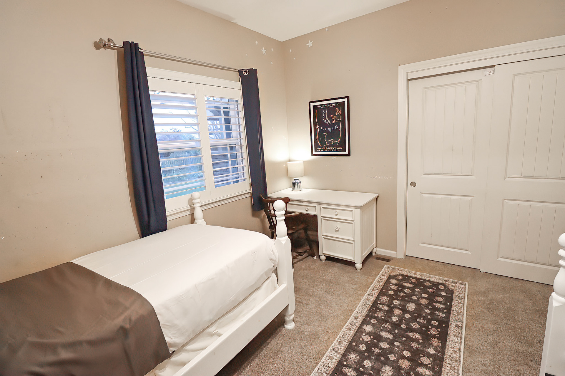 Twin Bedroom 1