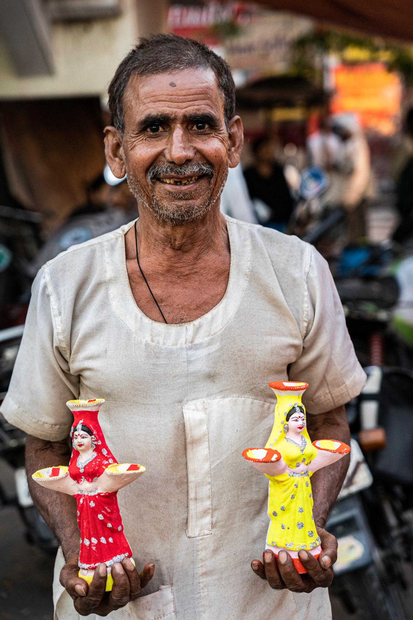 Wrinkles of labor, a smile of will, and a craft refusing to disappear | Lucknow, India