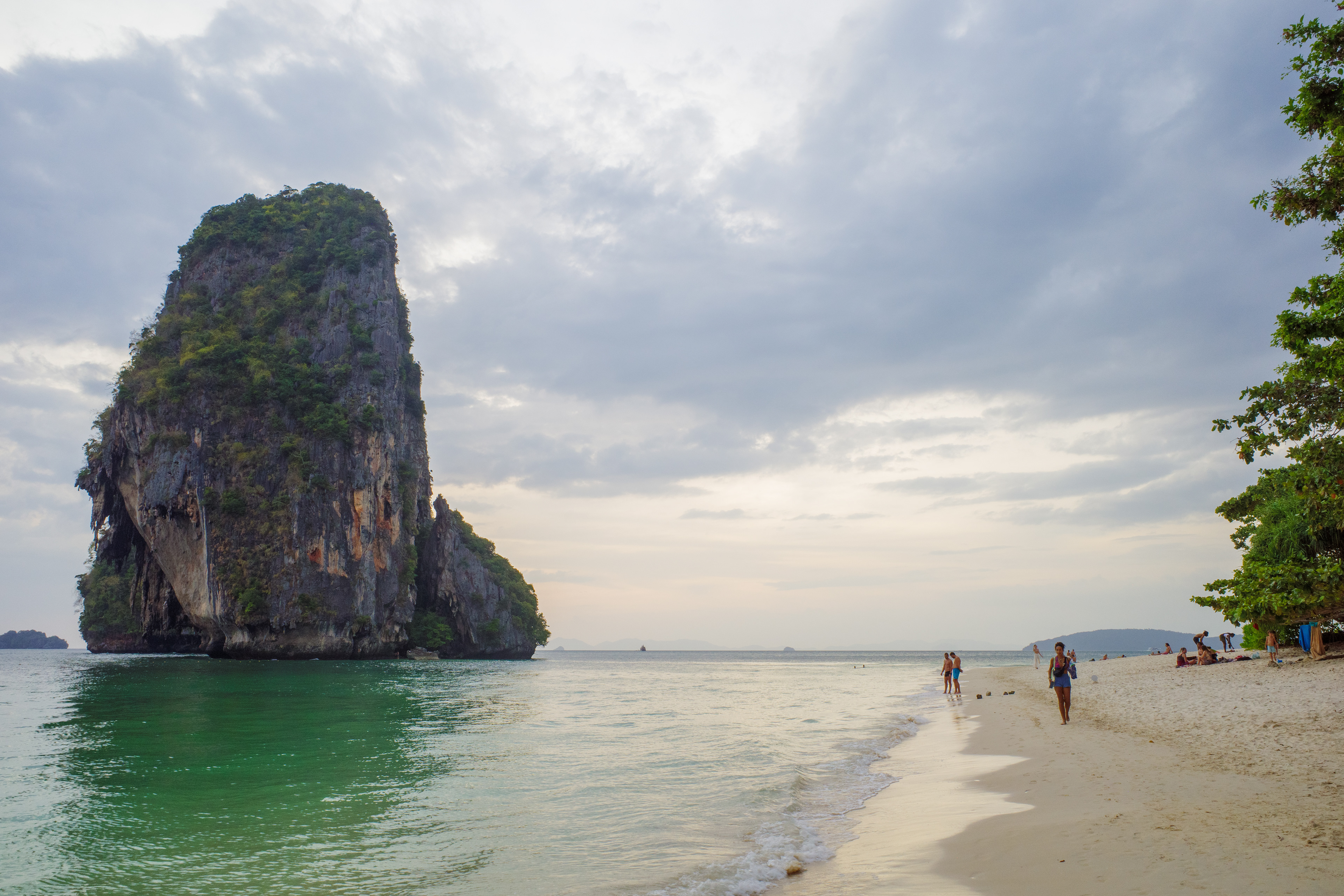 la plage se parcourt d'est en ouest