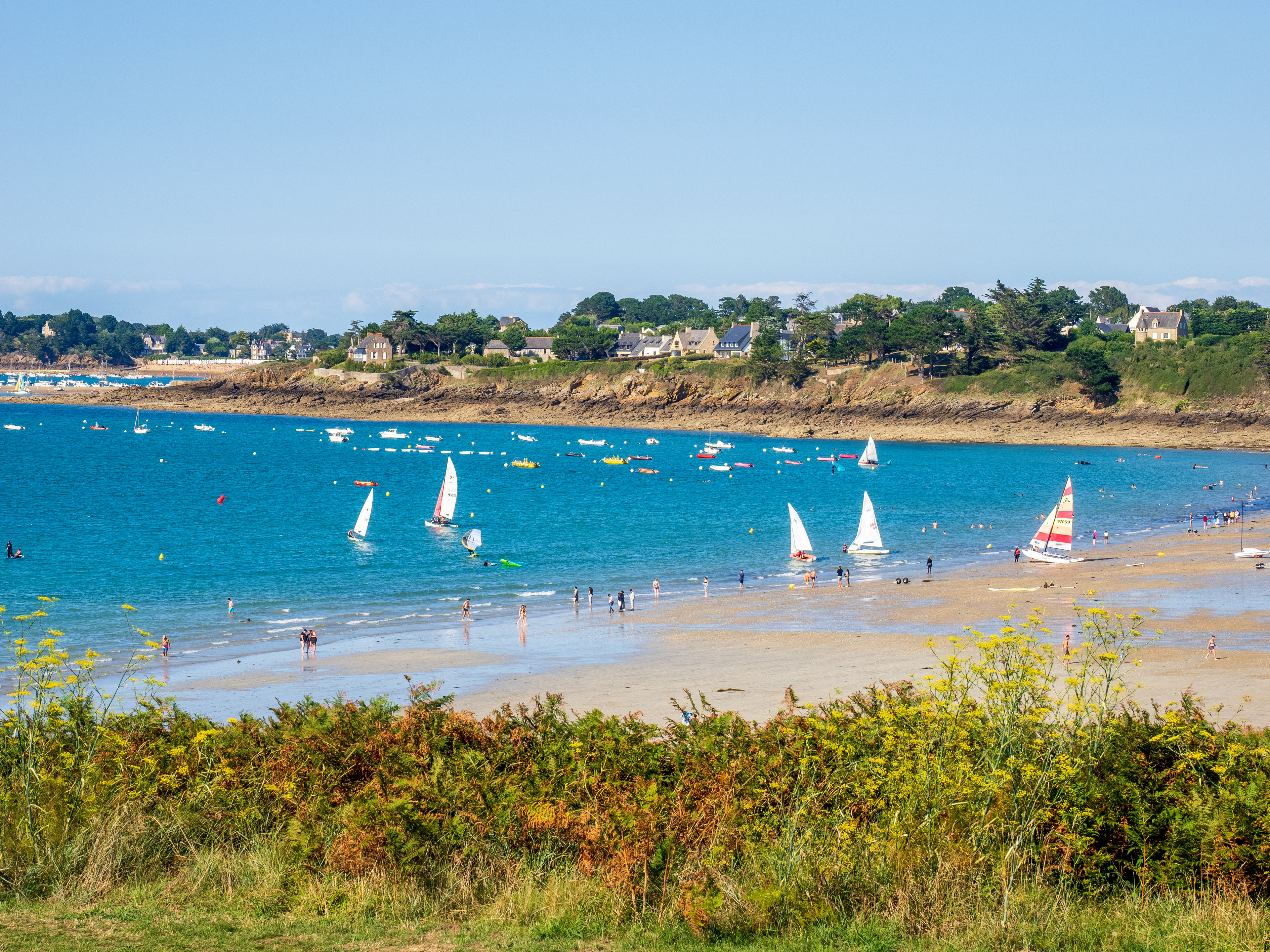 Au dessus de la plage principale