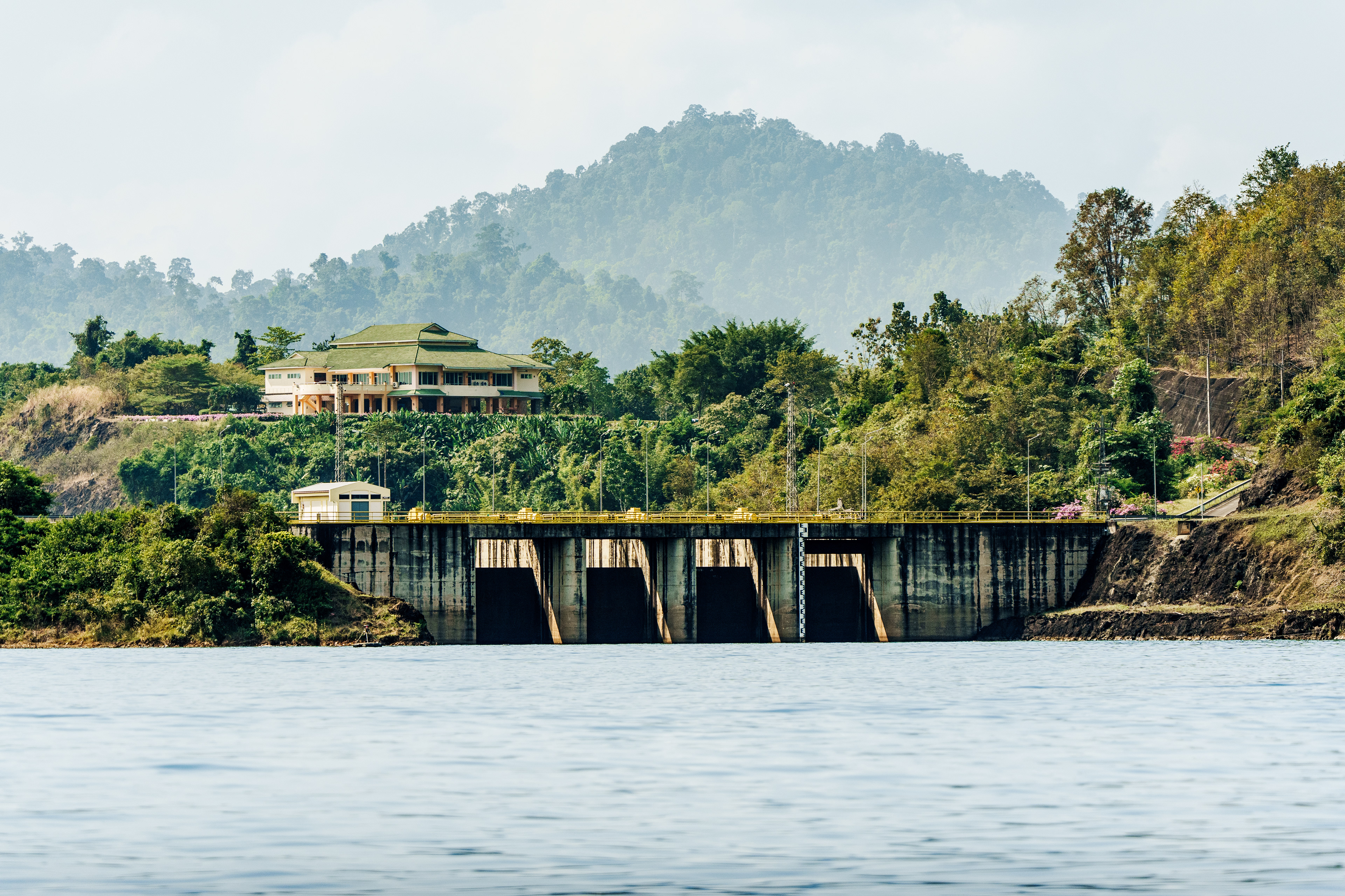 le barrage Ratchaprapha, capturé sur le chemin du retour
