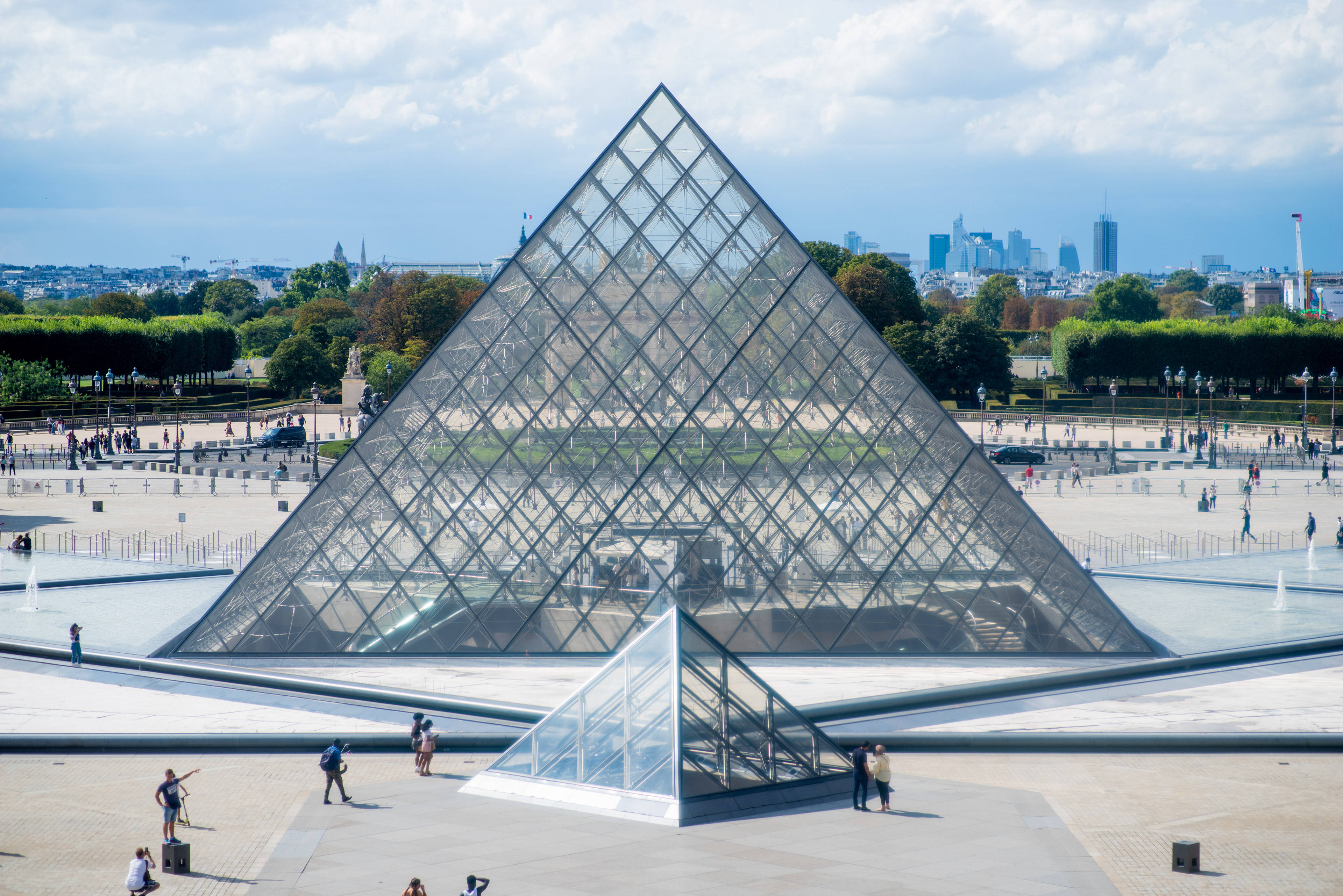 La pyramide vue du Louvre