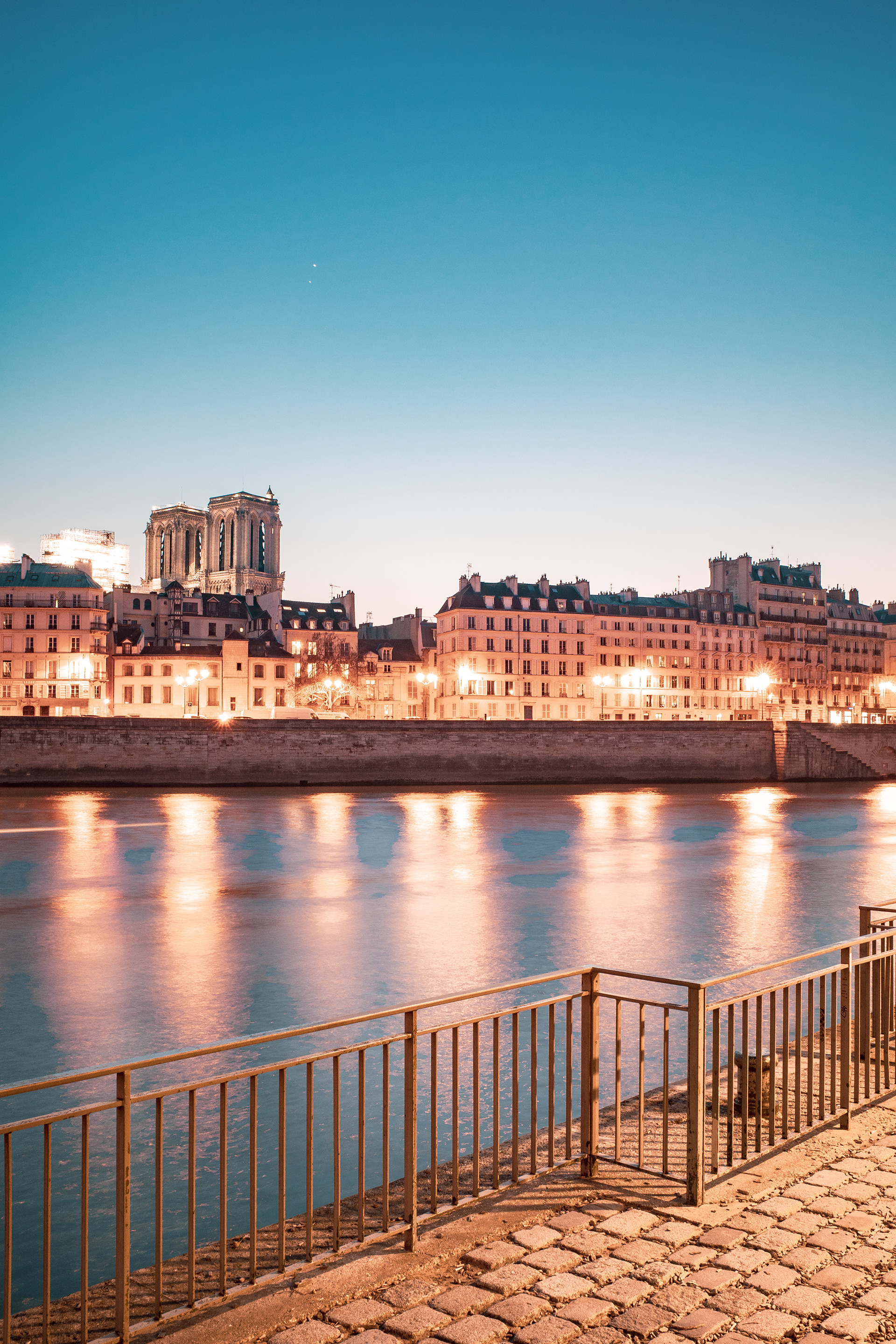 conjonction de Vénus et Saturne dans le ciel parisien