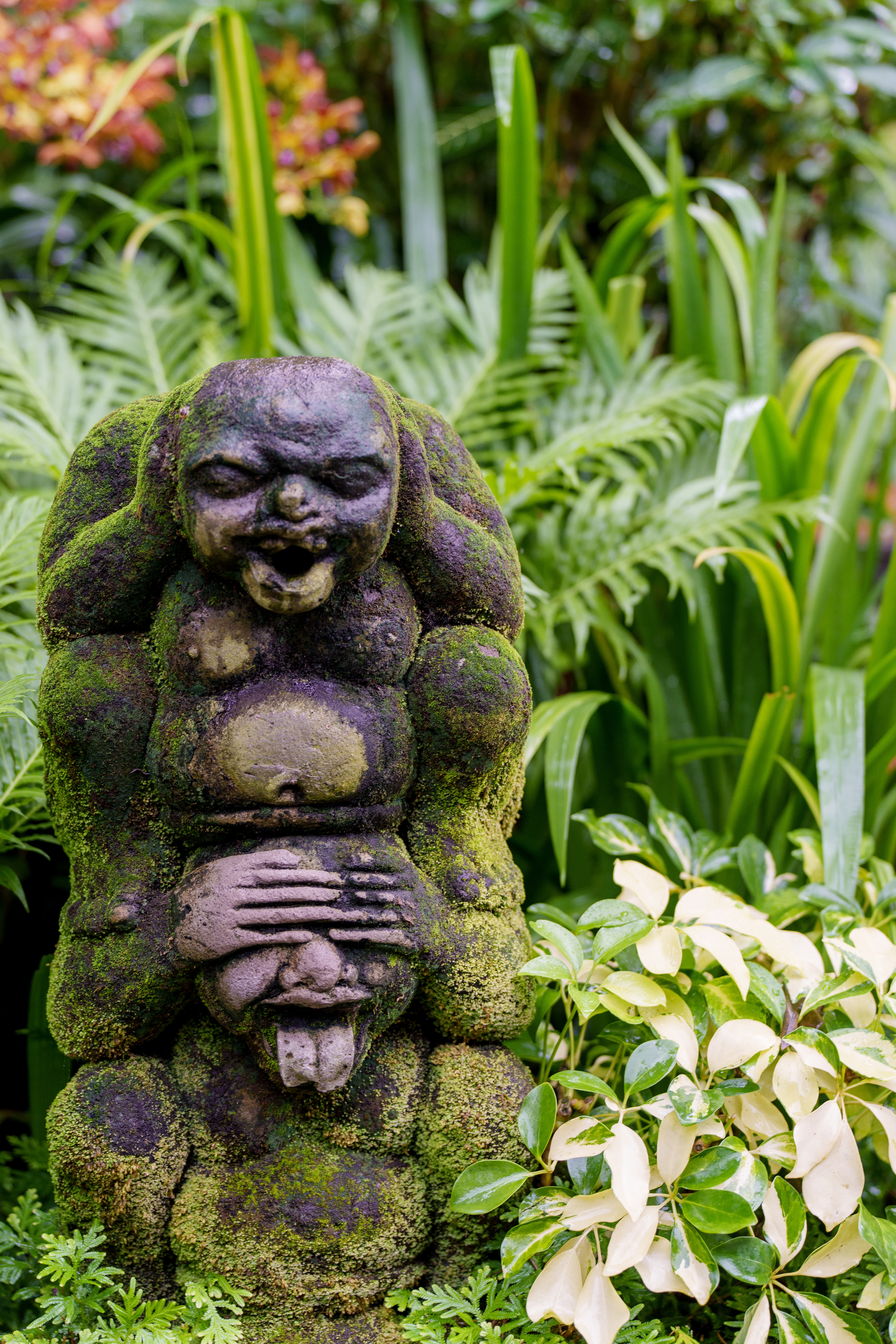 statue