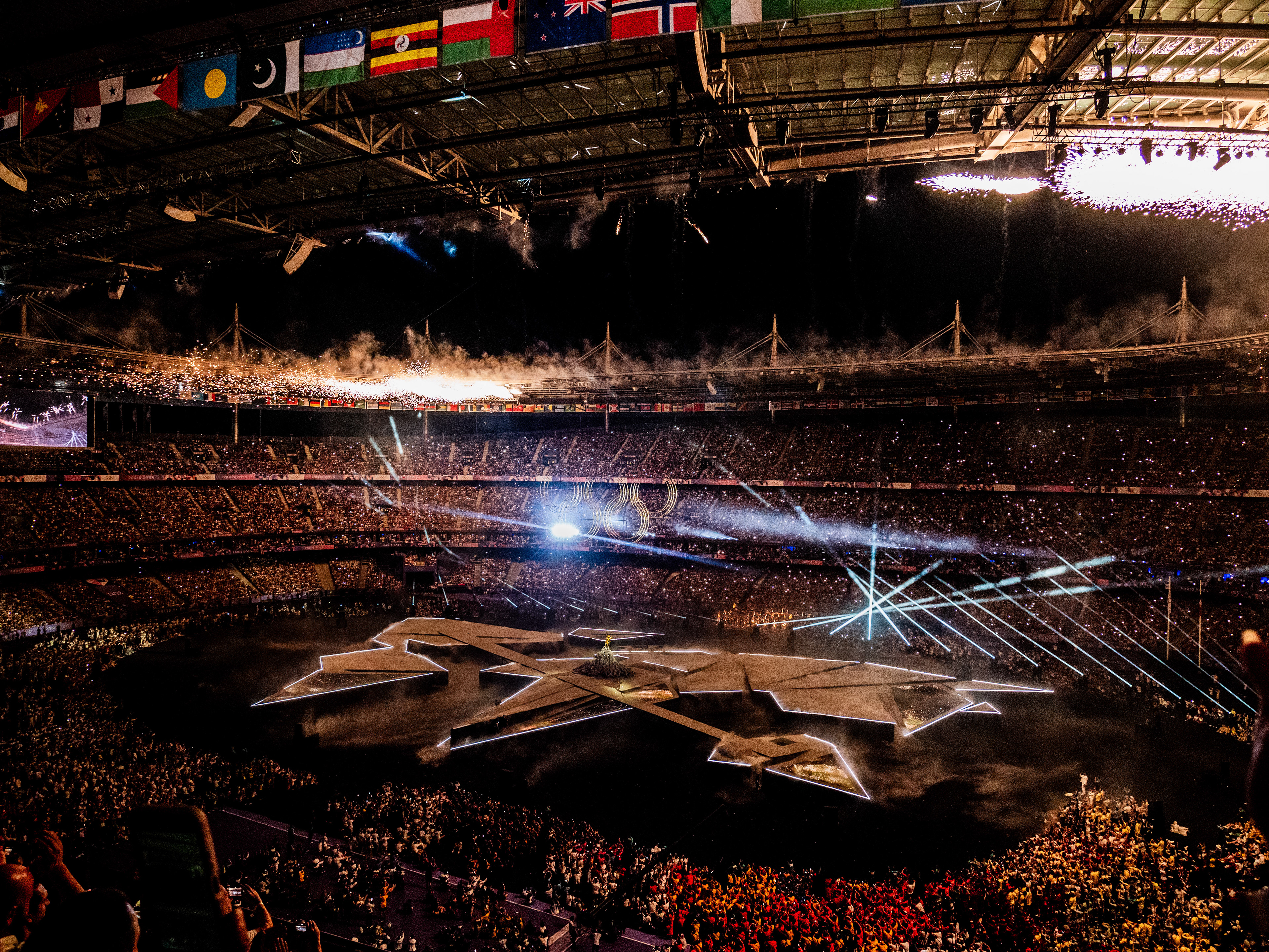 Elevation des anneaux olympiques, stade de France