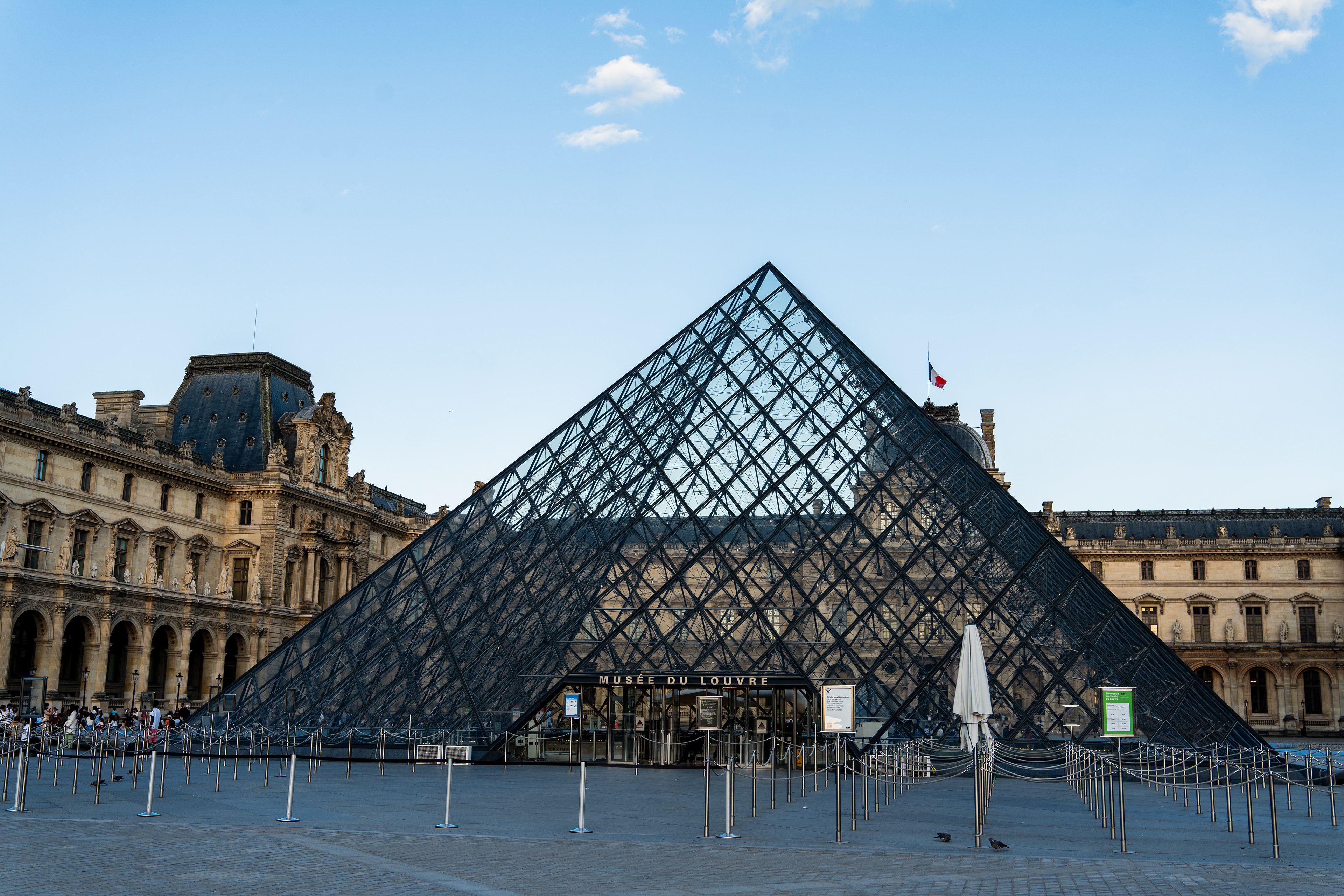 Pyramide du Louvre