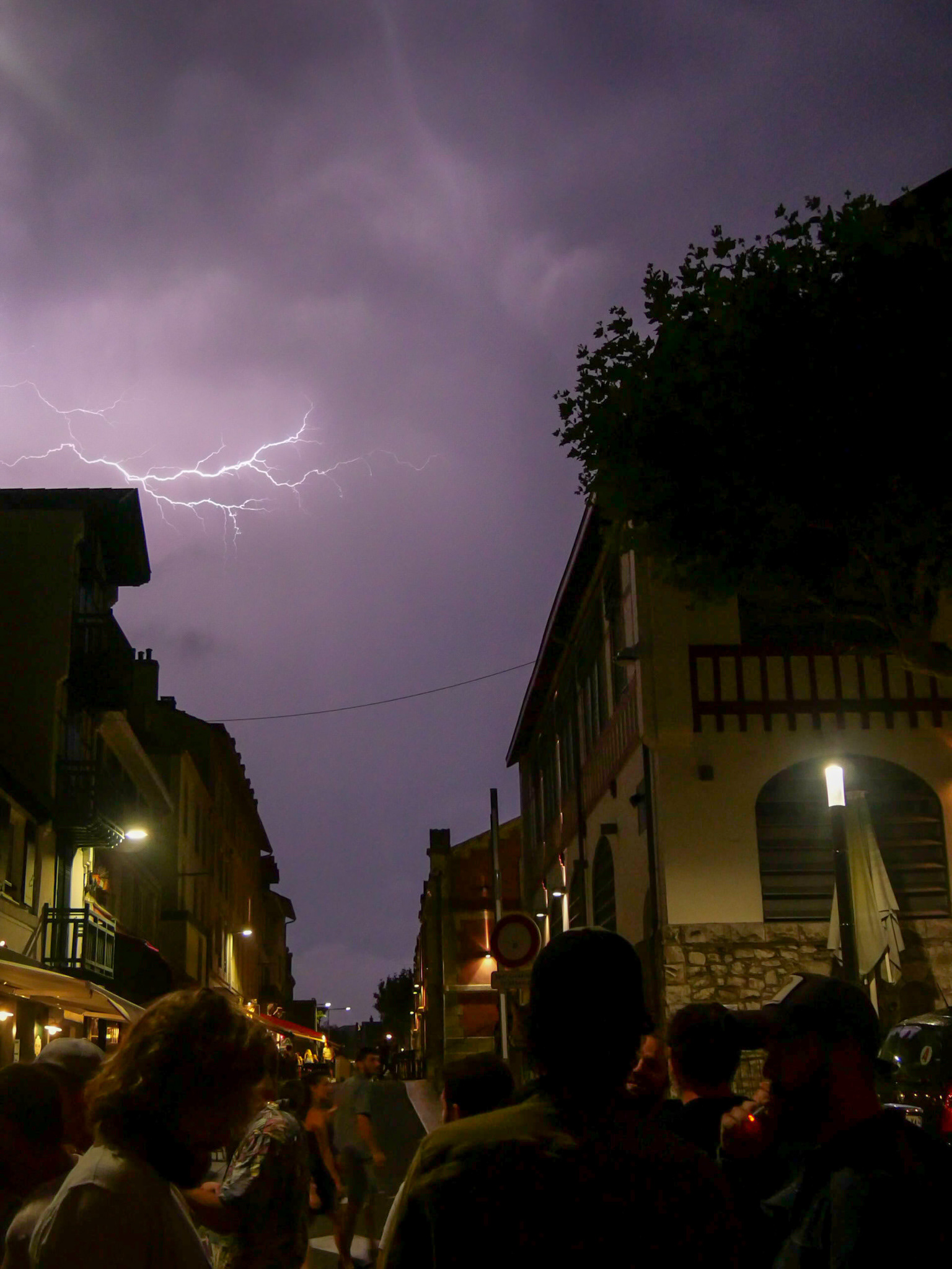 Orage vers les halles, après une journée de canicule, juillet 2019