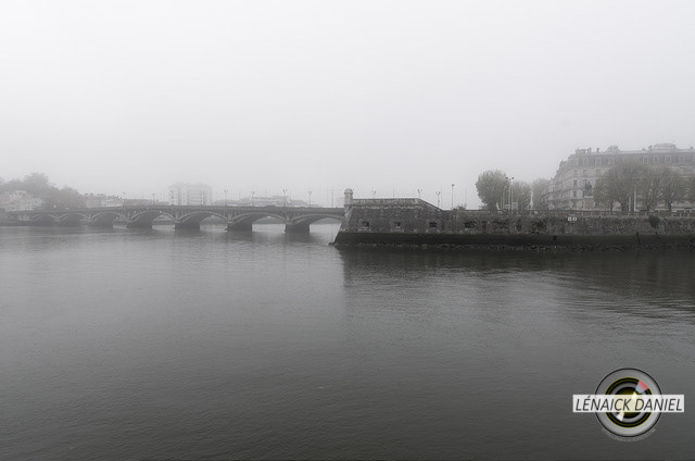 confluent de la NIve et de l'Adour dans la brume