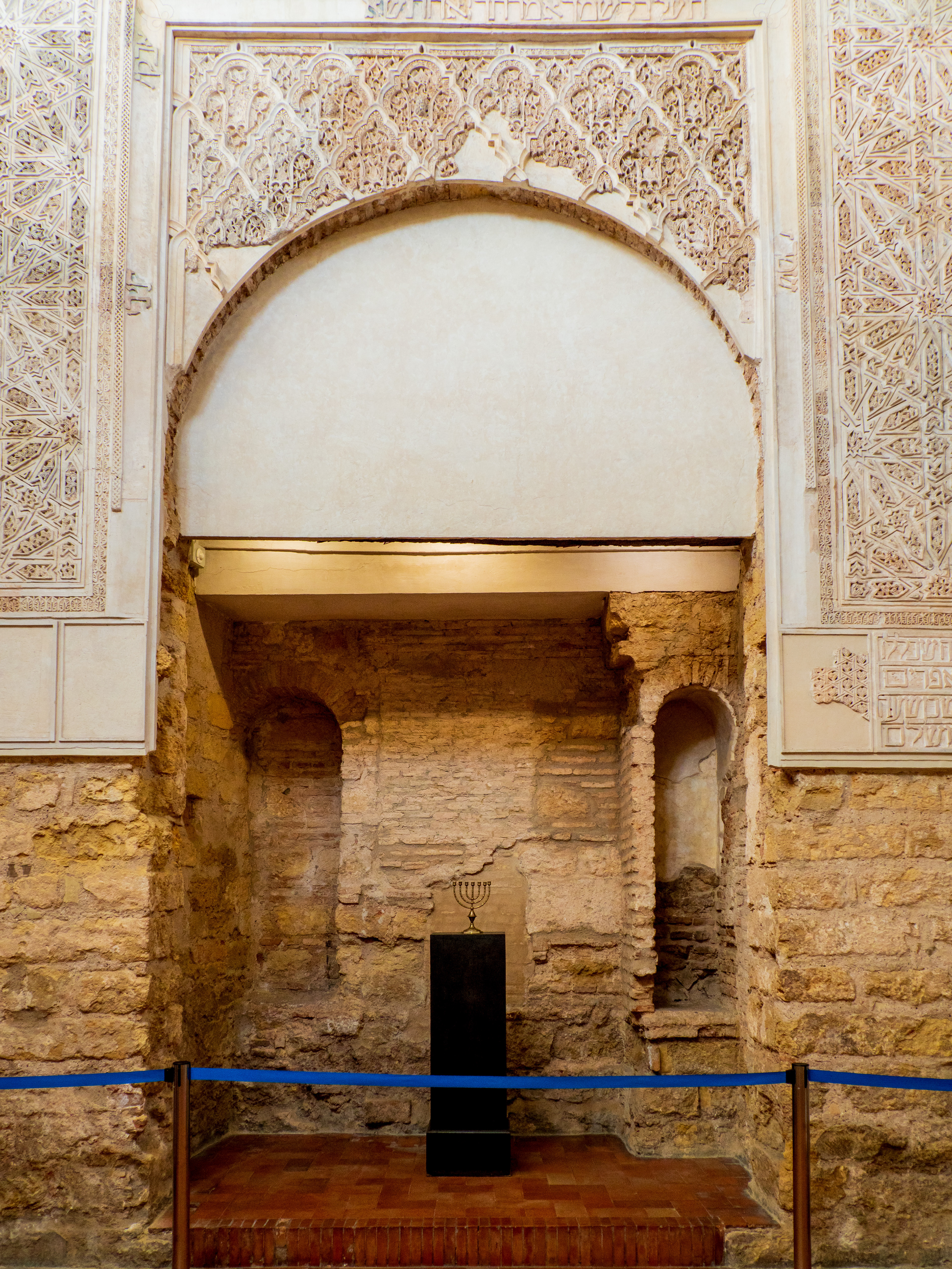 la mosquée synagogue n'a rouvert qu'en 1985 après avoir été un hôpital, une école, ...