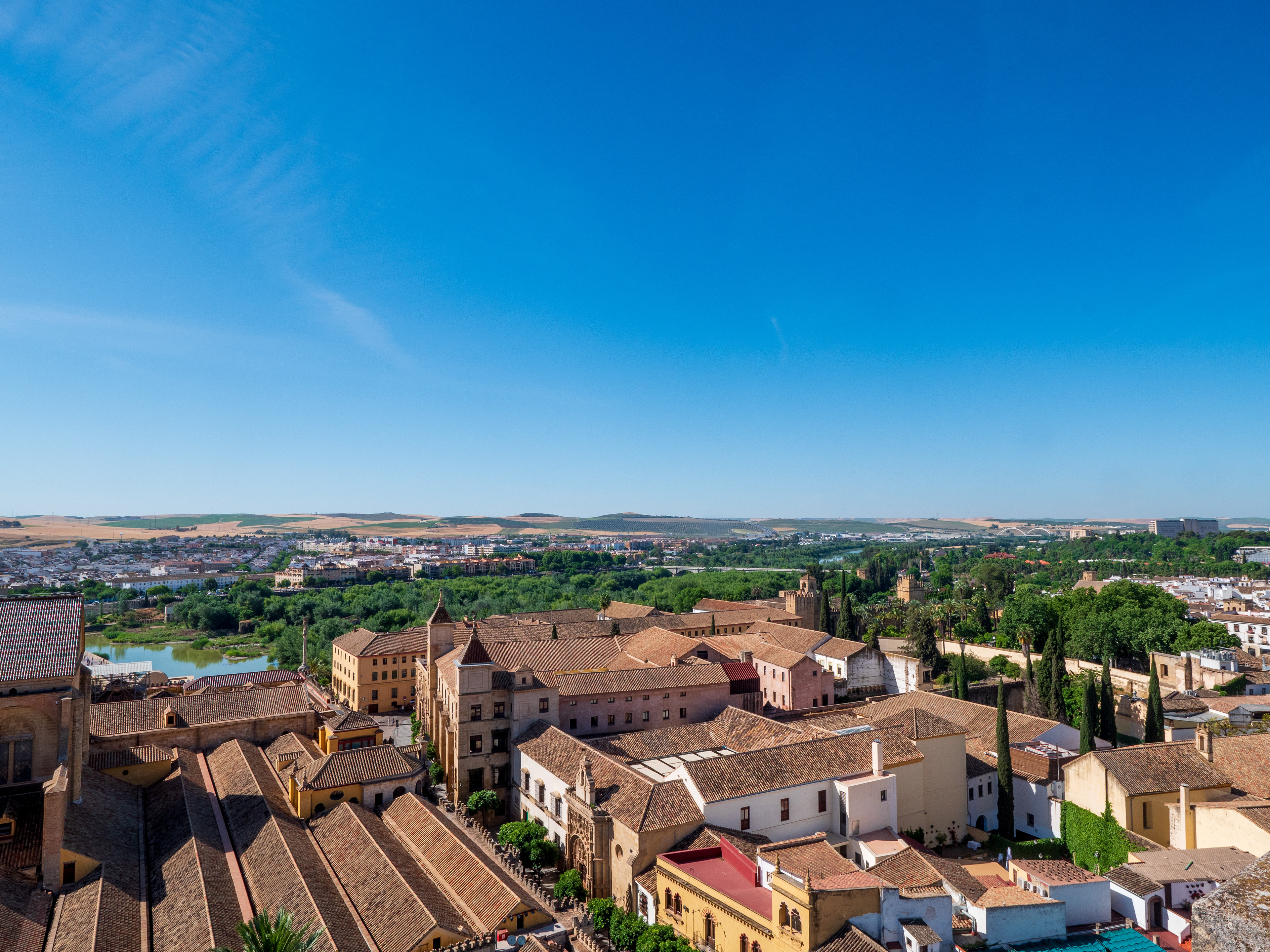 Au loin l'alcazar des rois catholiques