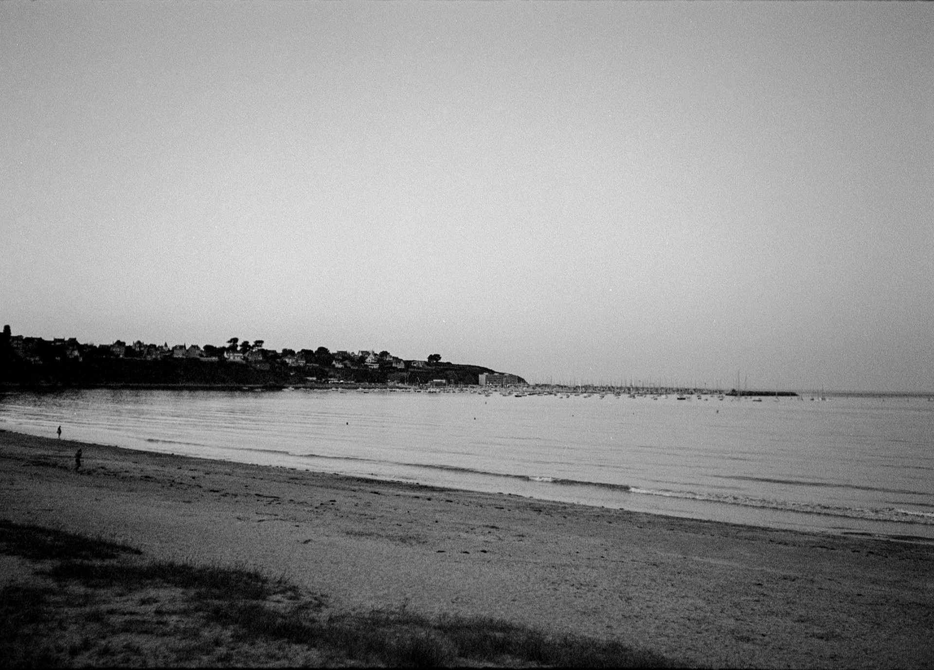 La grande plage, pentax 17, Ilford XP2