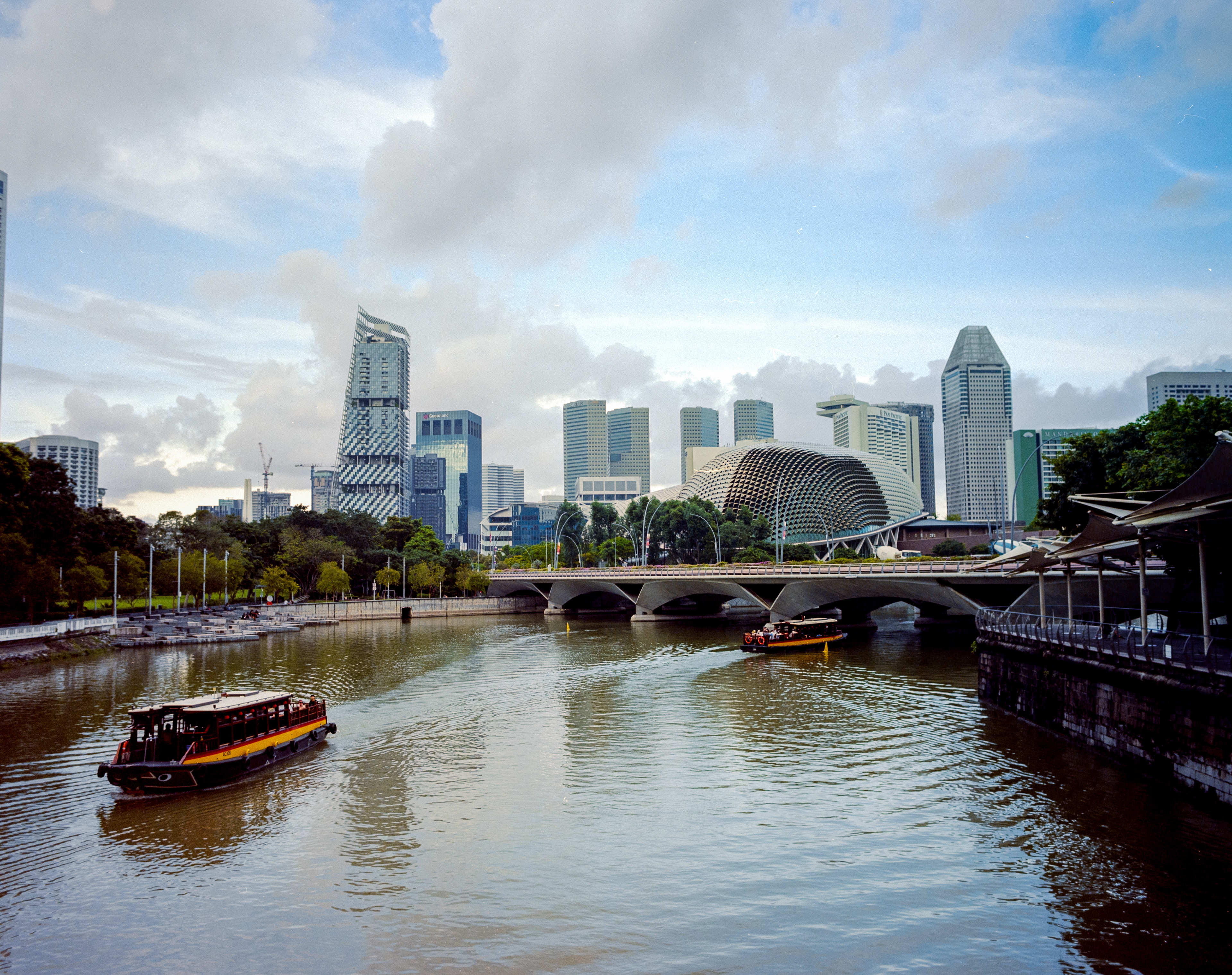 la rivière Singapour se jette dans la baie, photo argentique