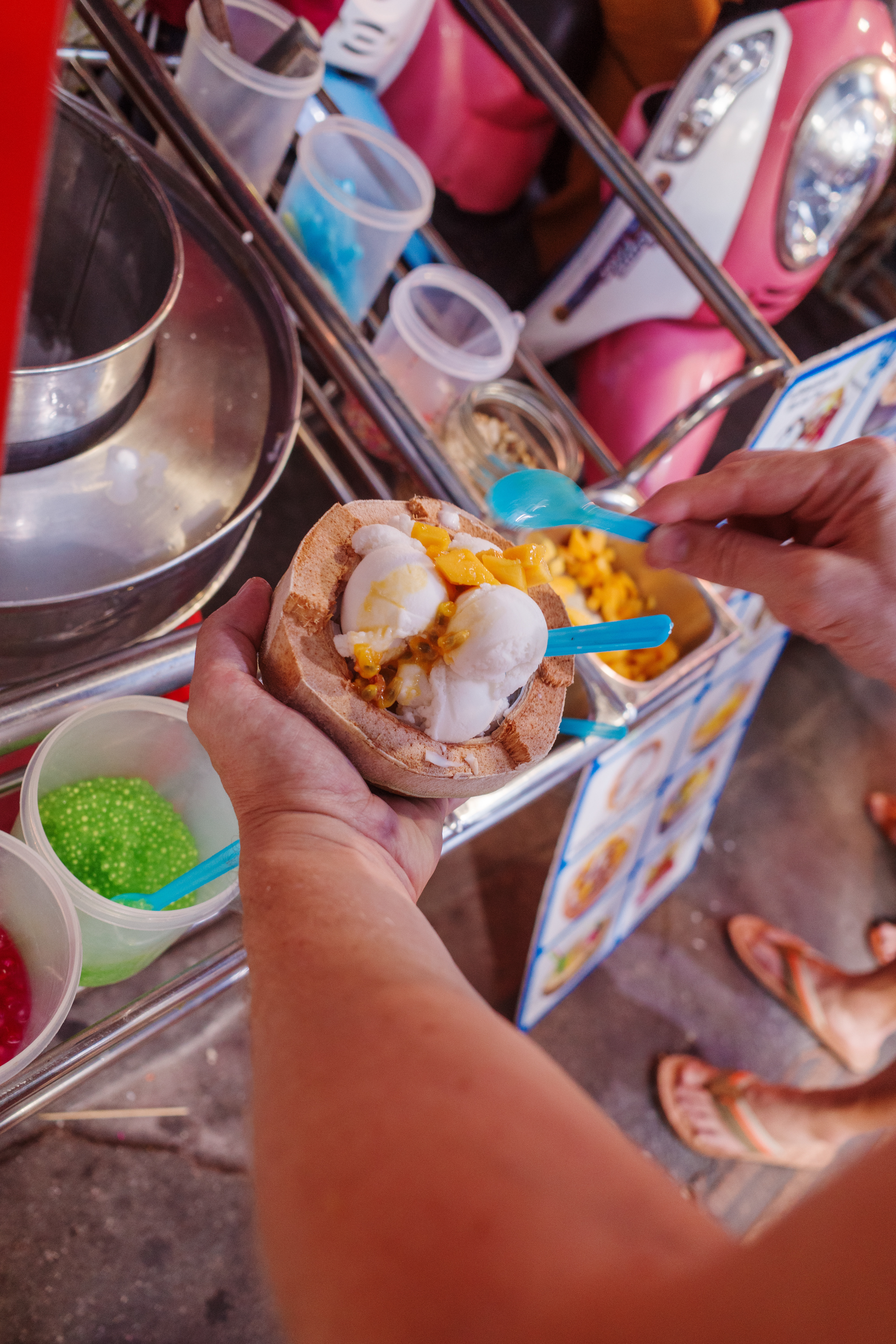 les restaurants de rue rappellent que l'on est en Thaïlande