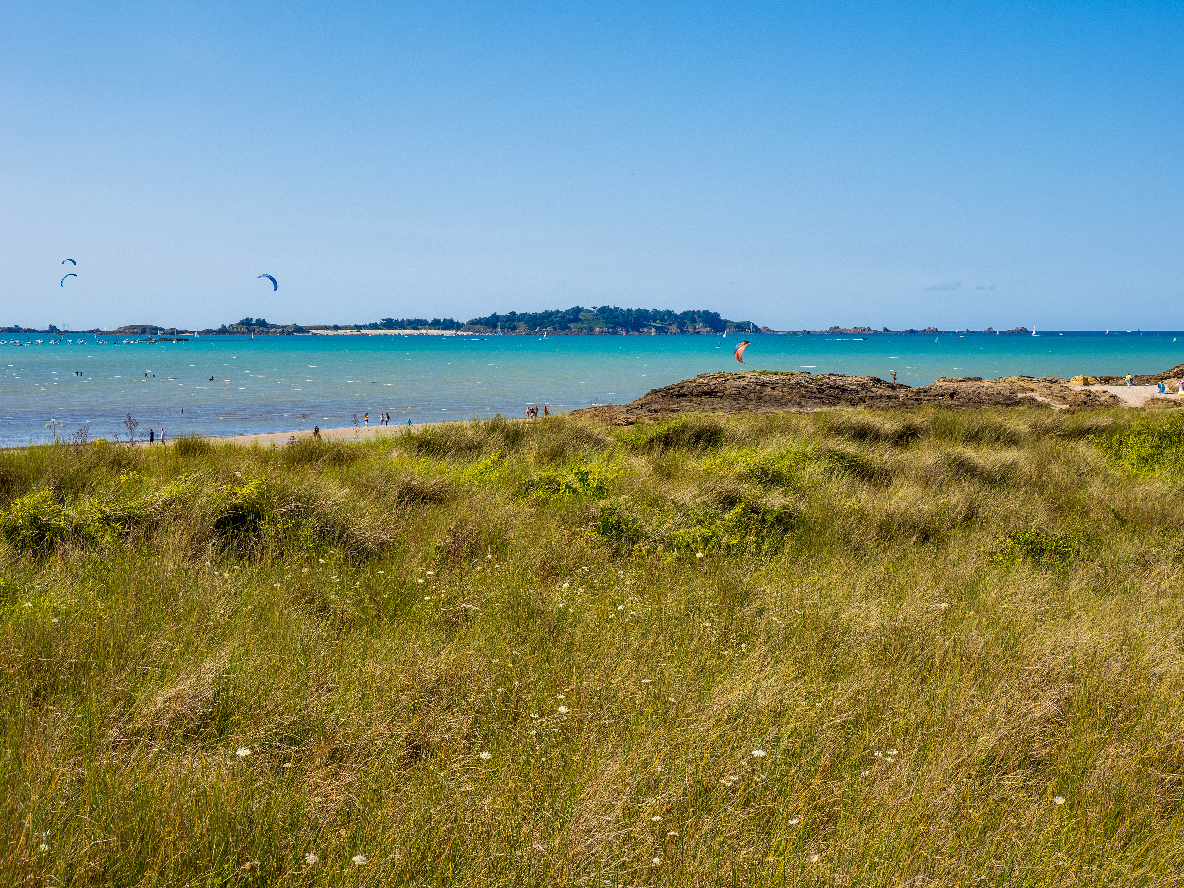 On commence à apercevoir les kite surf