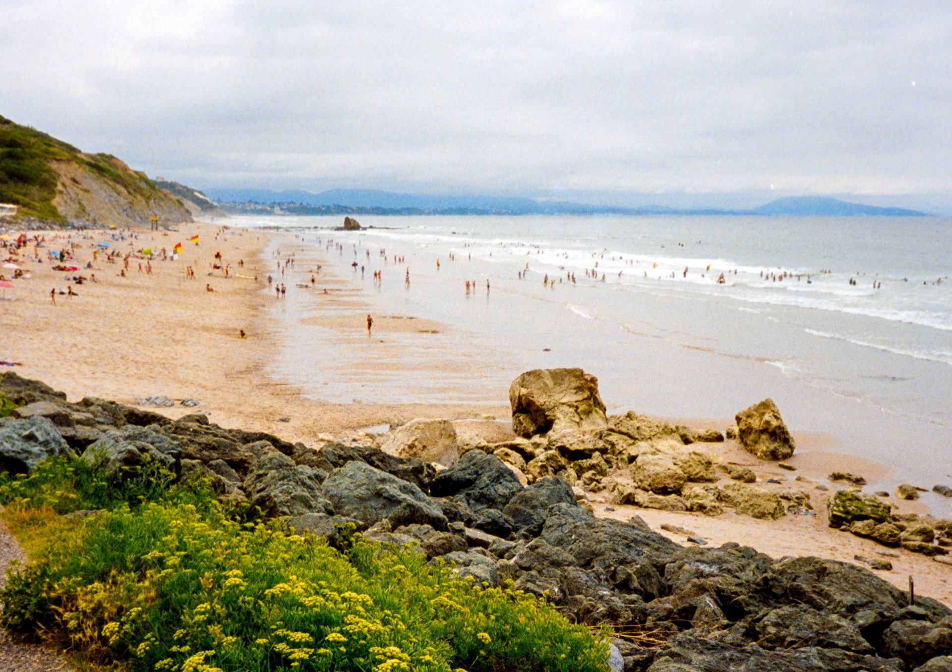 Plage d'Ilbarritz. Pentax 17, portra 160
