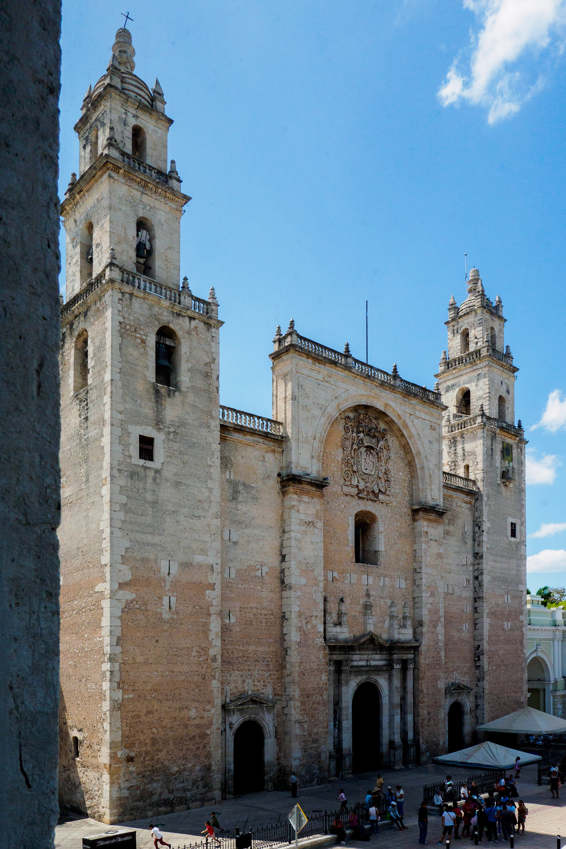 La cathédrale vue du palais du gouverneur