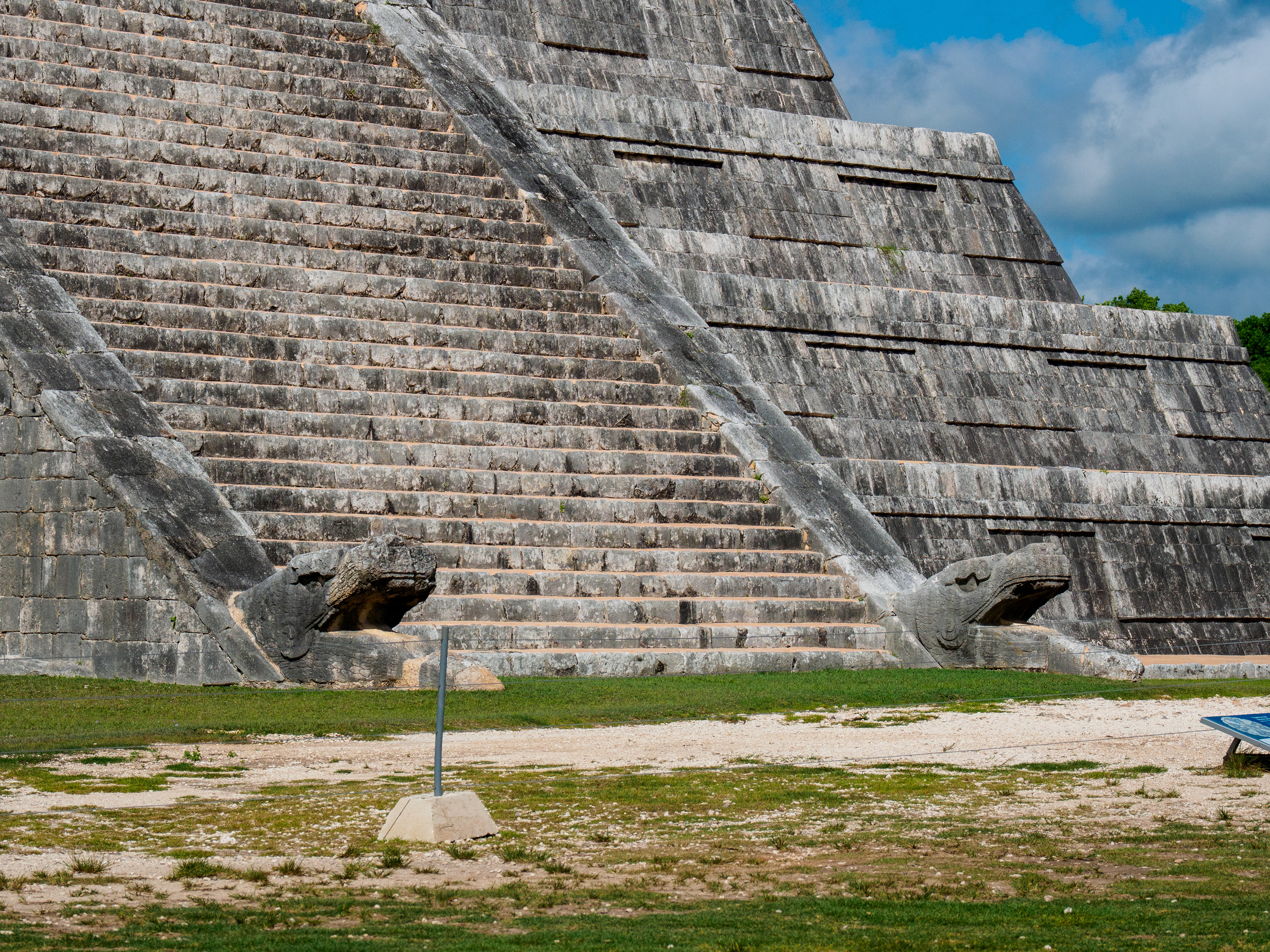 têtes de serpent de Kukulcan