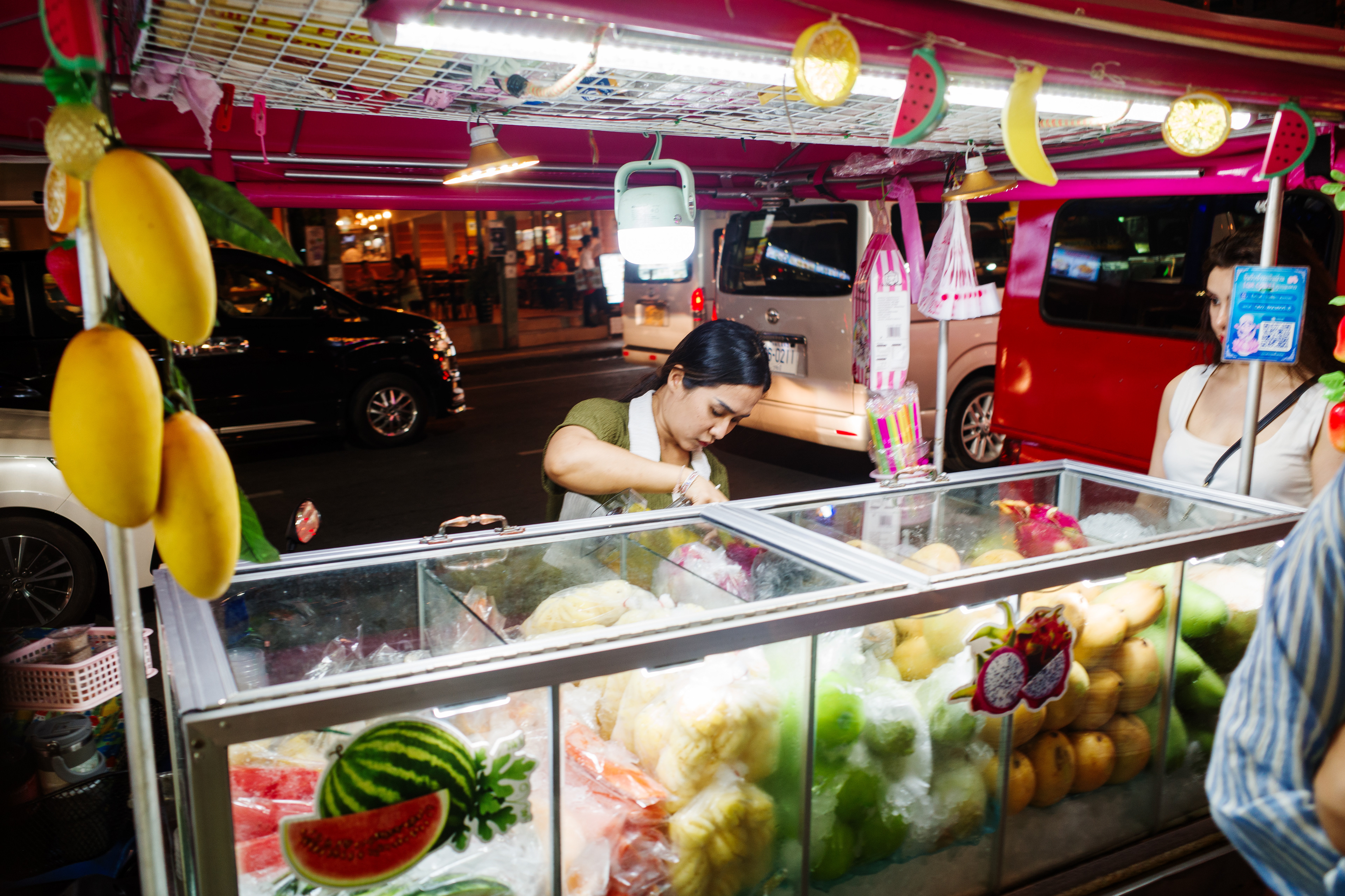 les restaurants de rue rappellent que l'on est en Thaïlande