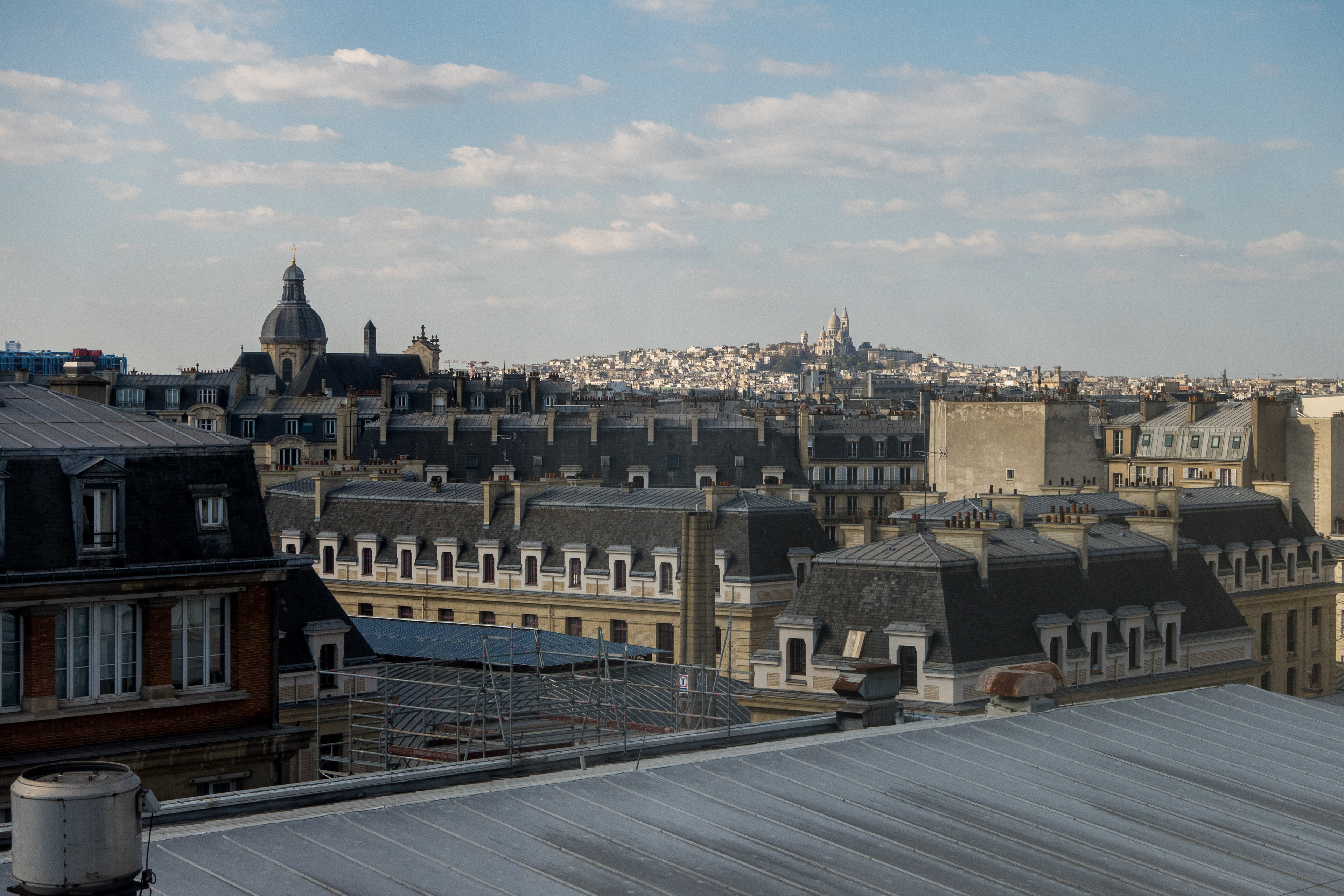 Montmartre derrière les toits