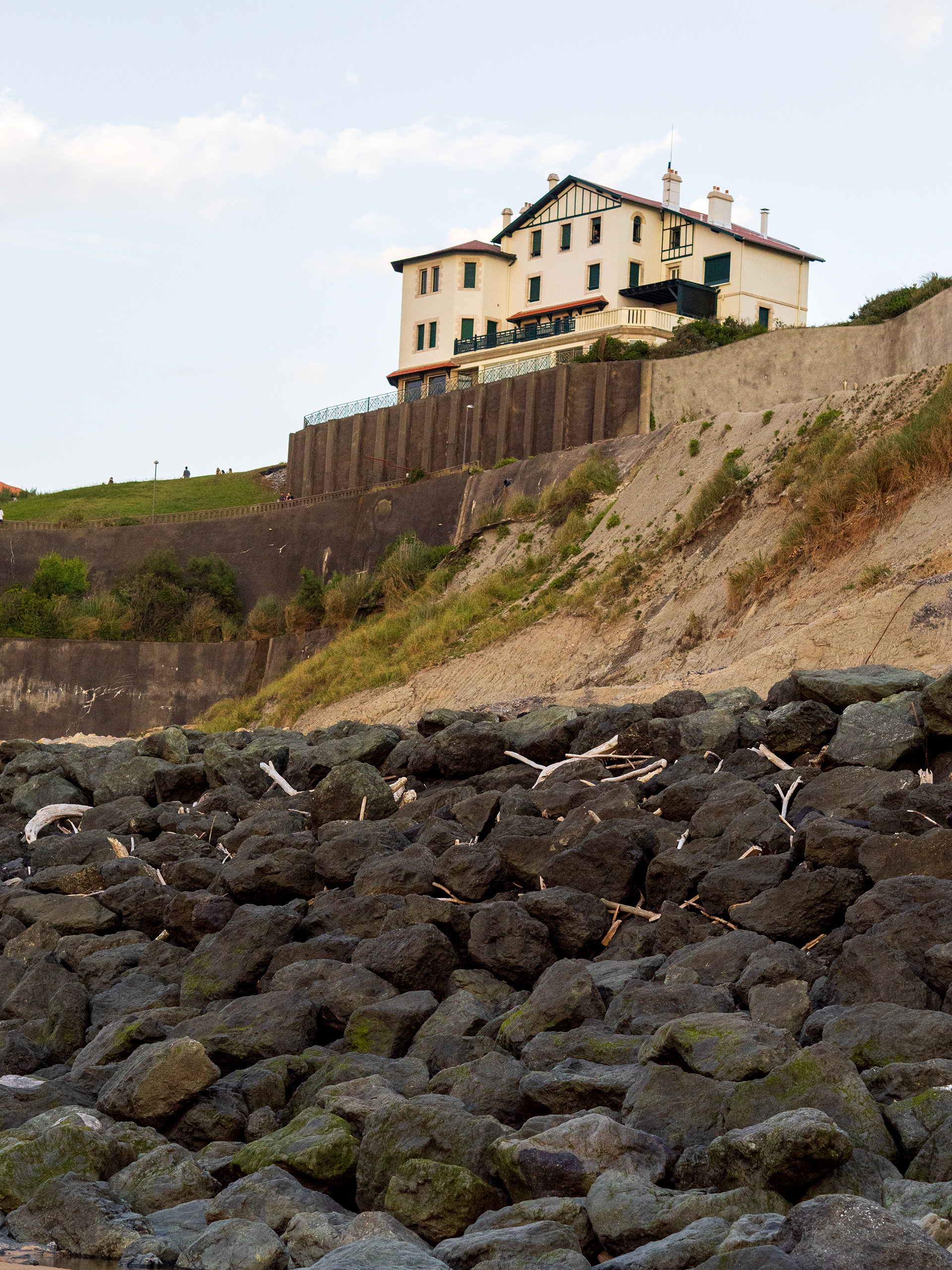 maison en bord de falaise
