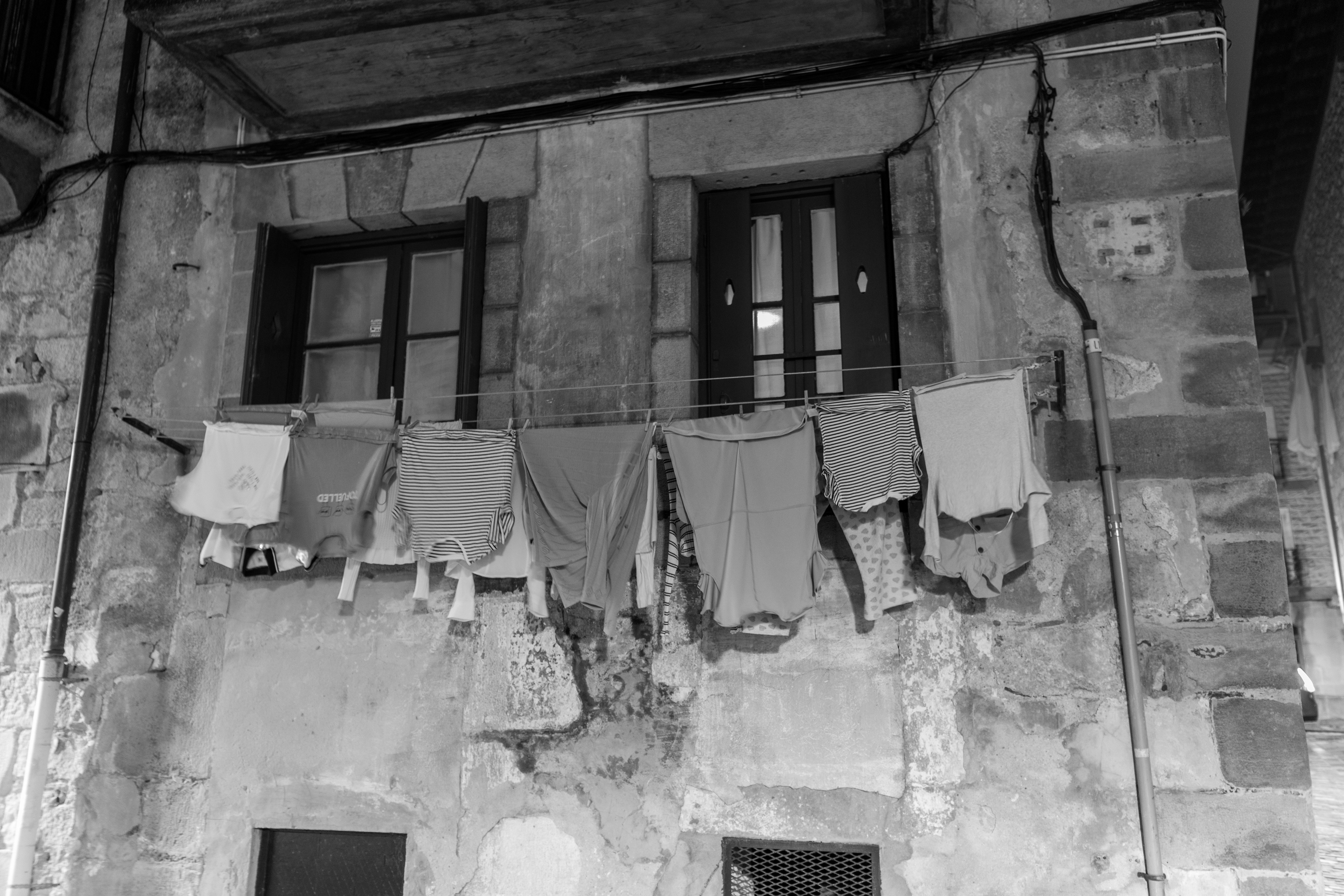 linge aux fenêtres
